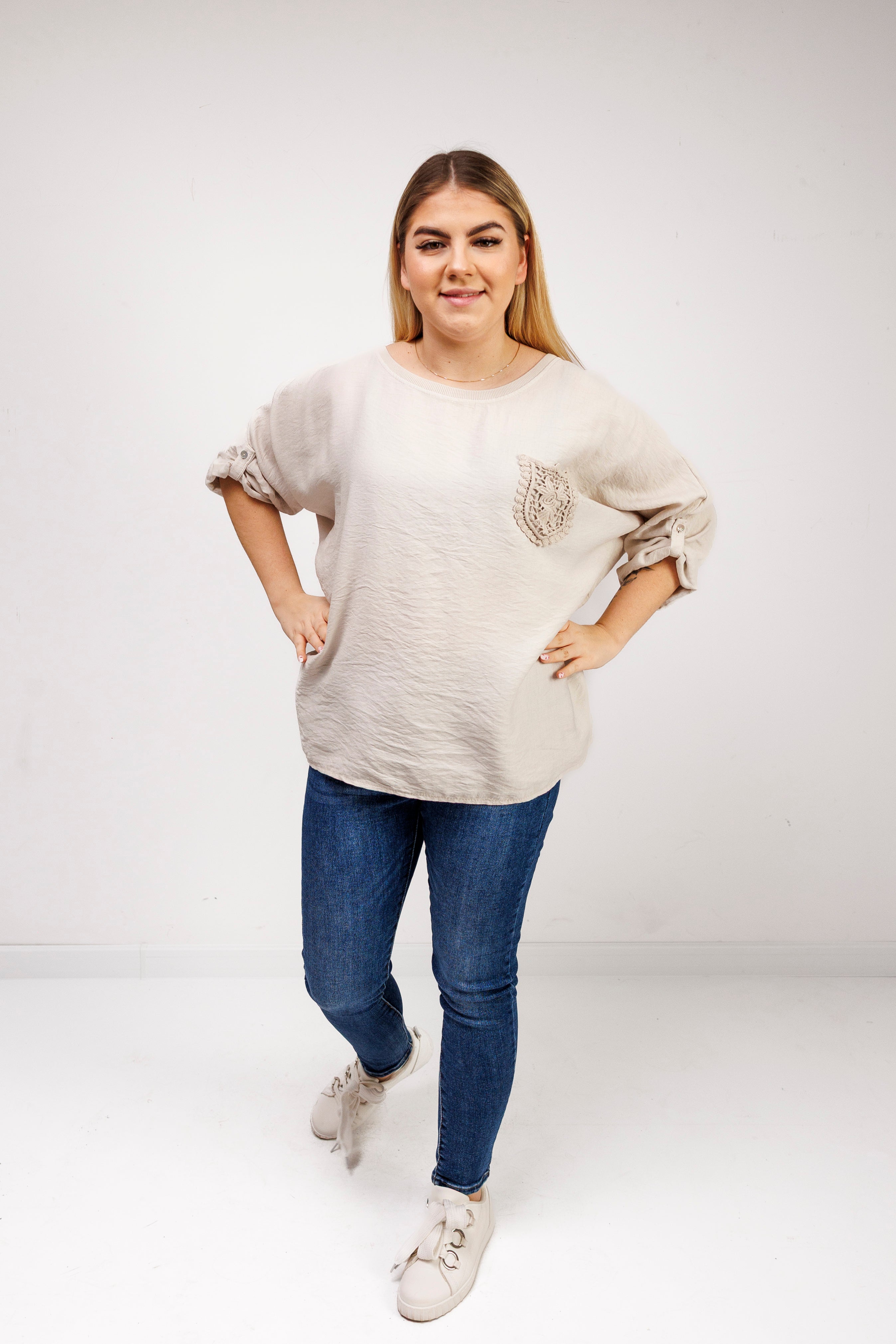 Bluzka z 100% wiskozy z ozdobną kieszonką Beż