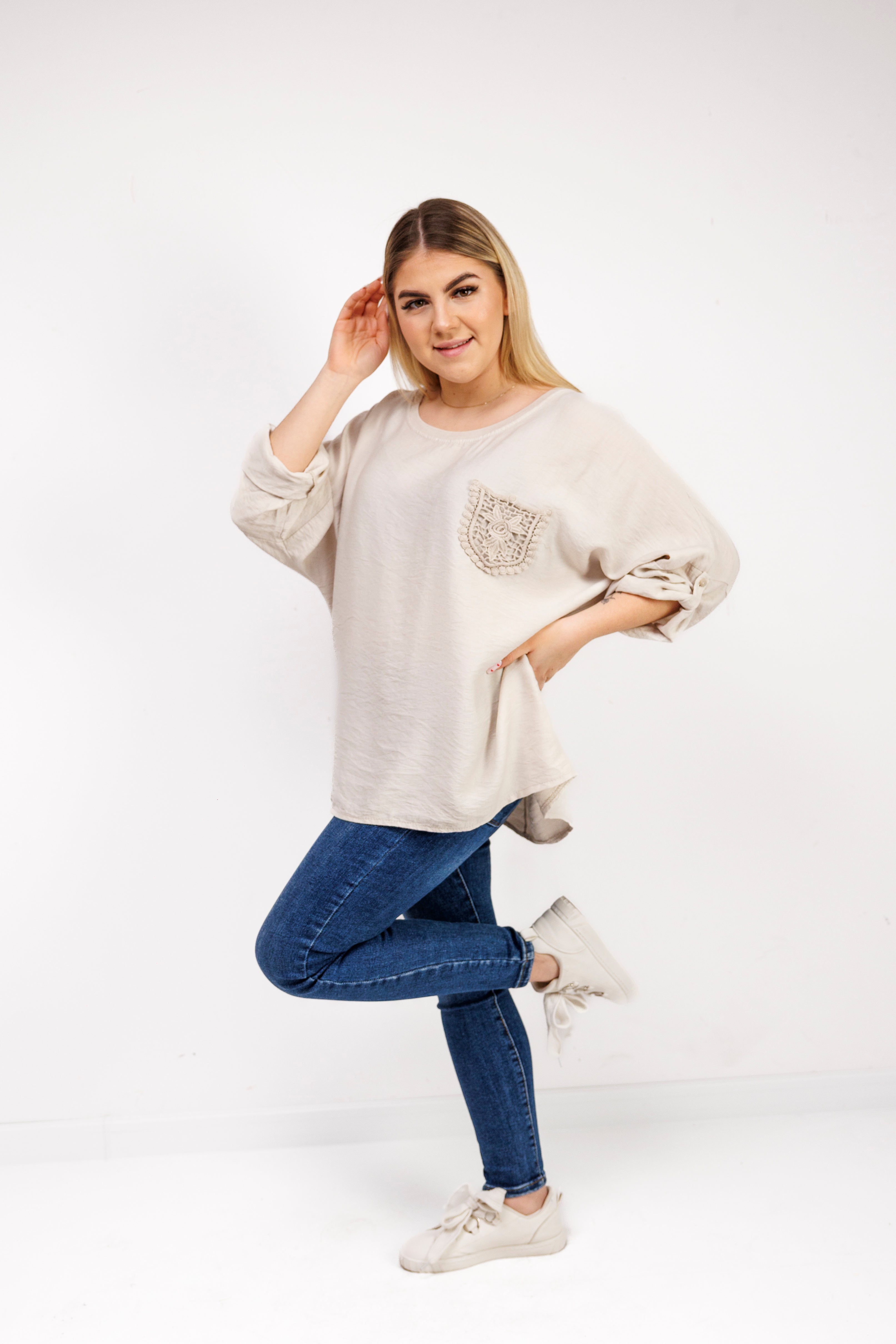 Bluzka z 100% wiskozy z ozdobną kieszonką Beż