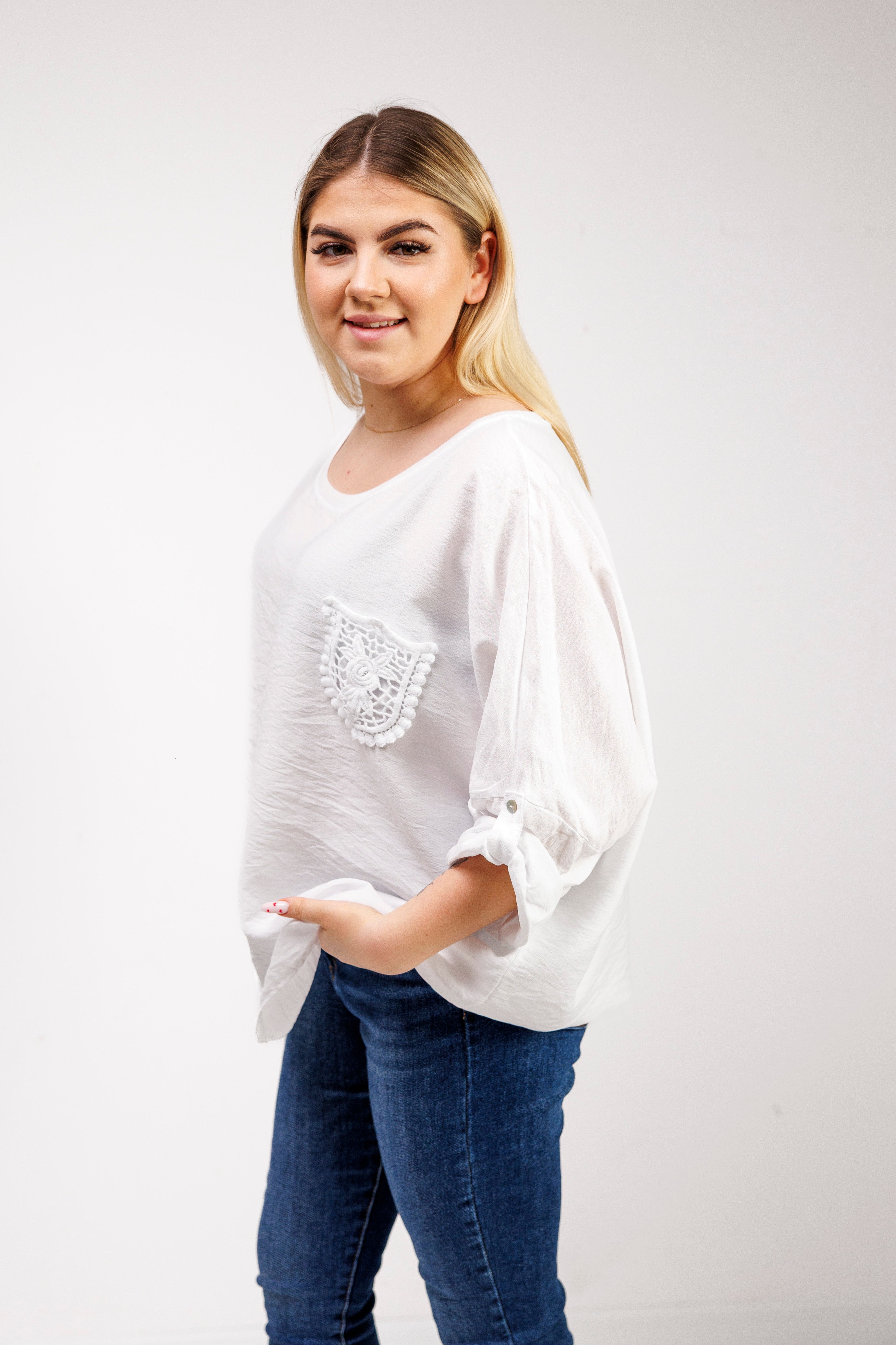 Bluzka z 100% wiskozy z ozdobną kieszonką Krem