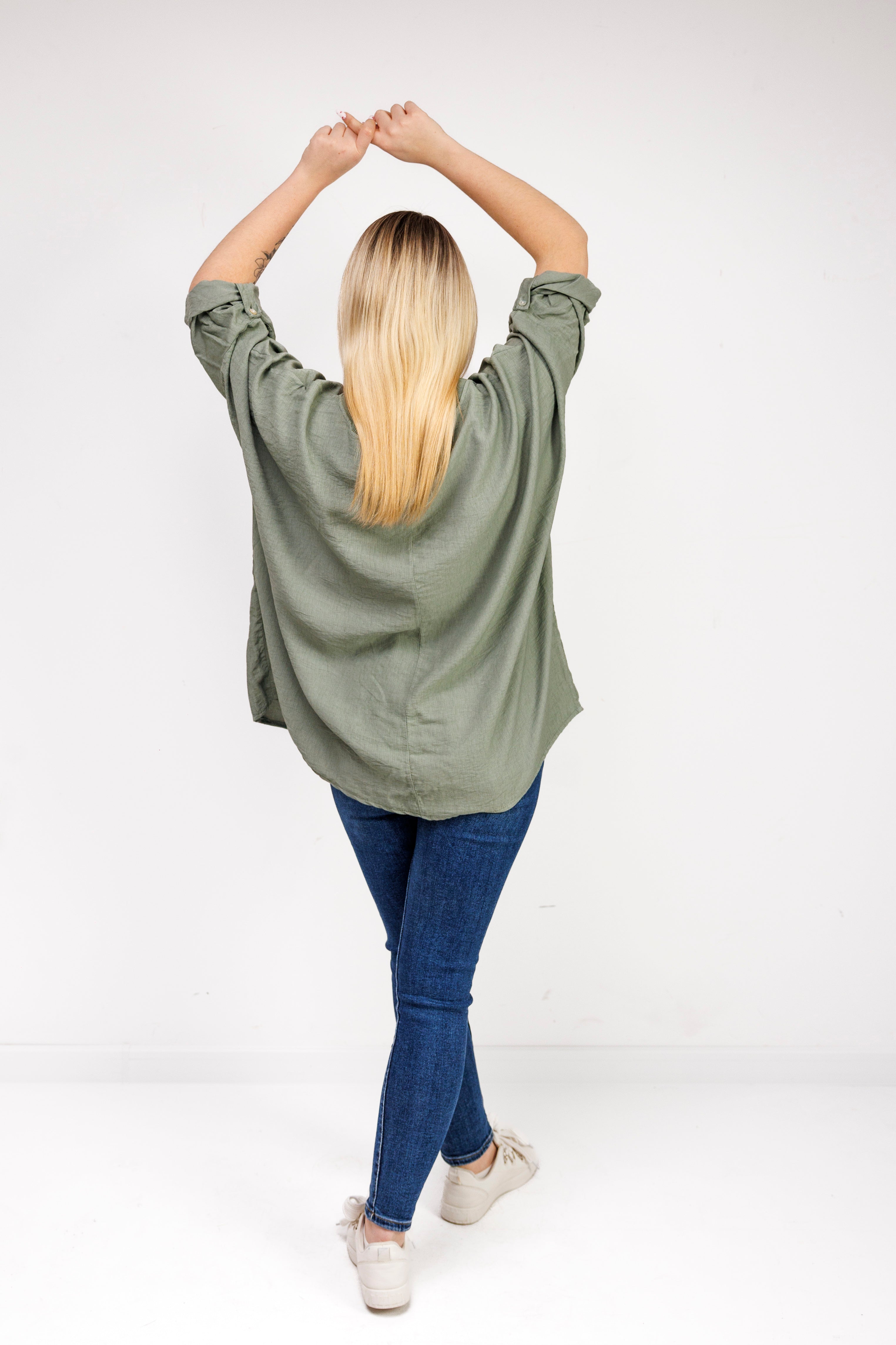 Bluzka z 100% wiskozy z ozdobną kieszonką Oliwka