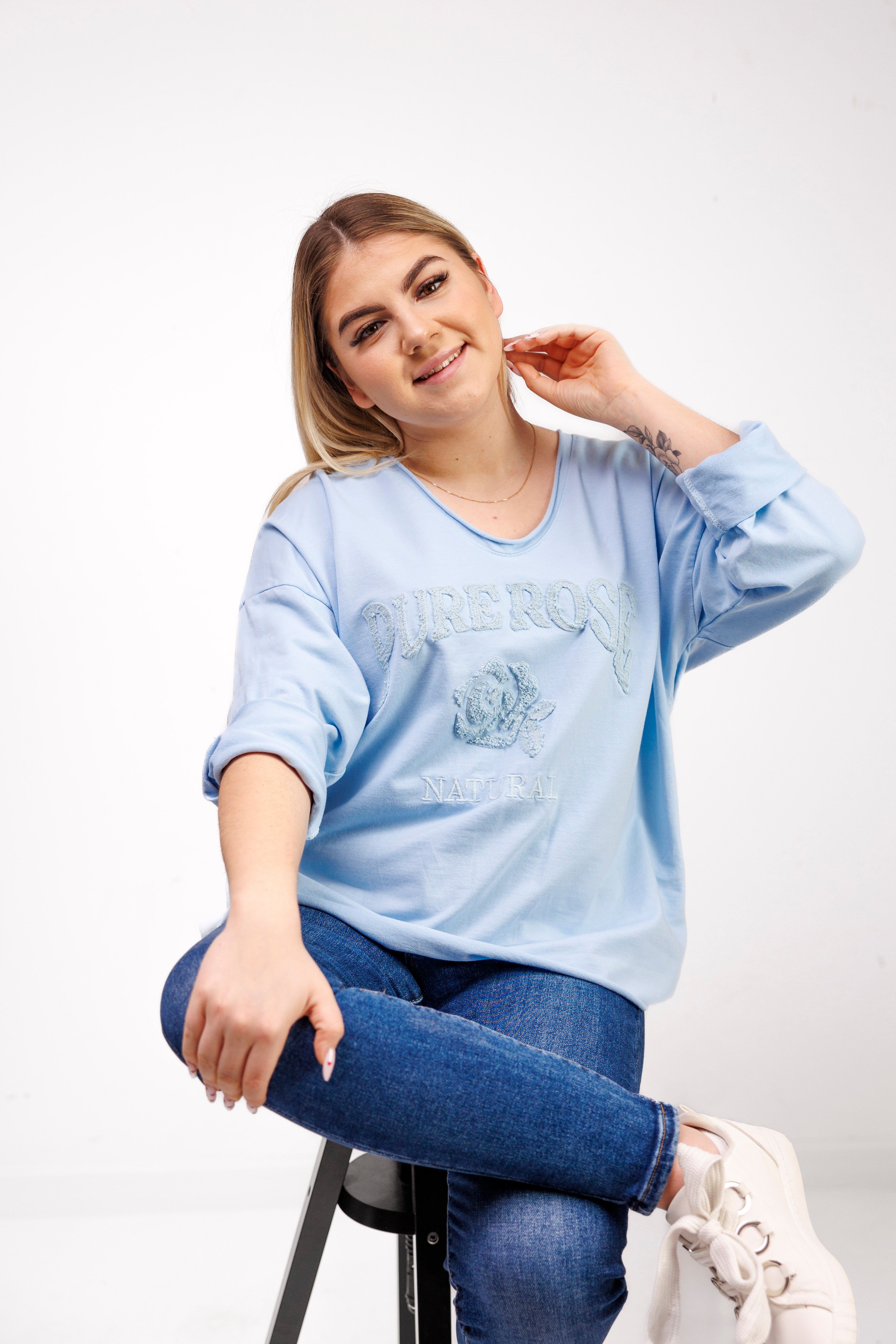 Bluzka z 100% bawełny z ozdobnym haftem Błękit