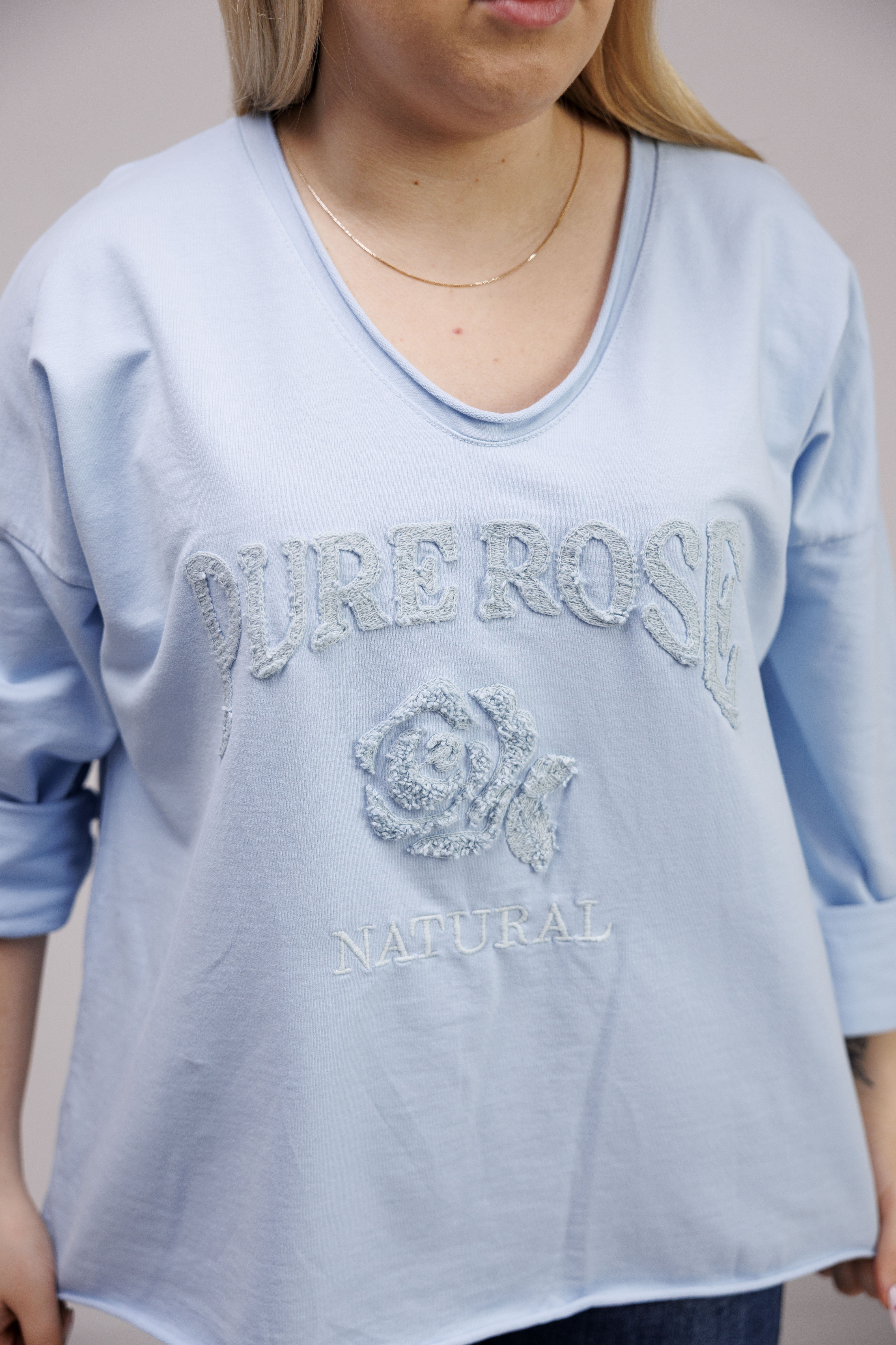 Bluzka z 100% bawełny z ozdobnym haftem Błękit