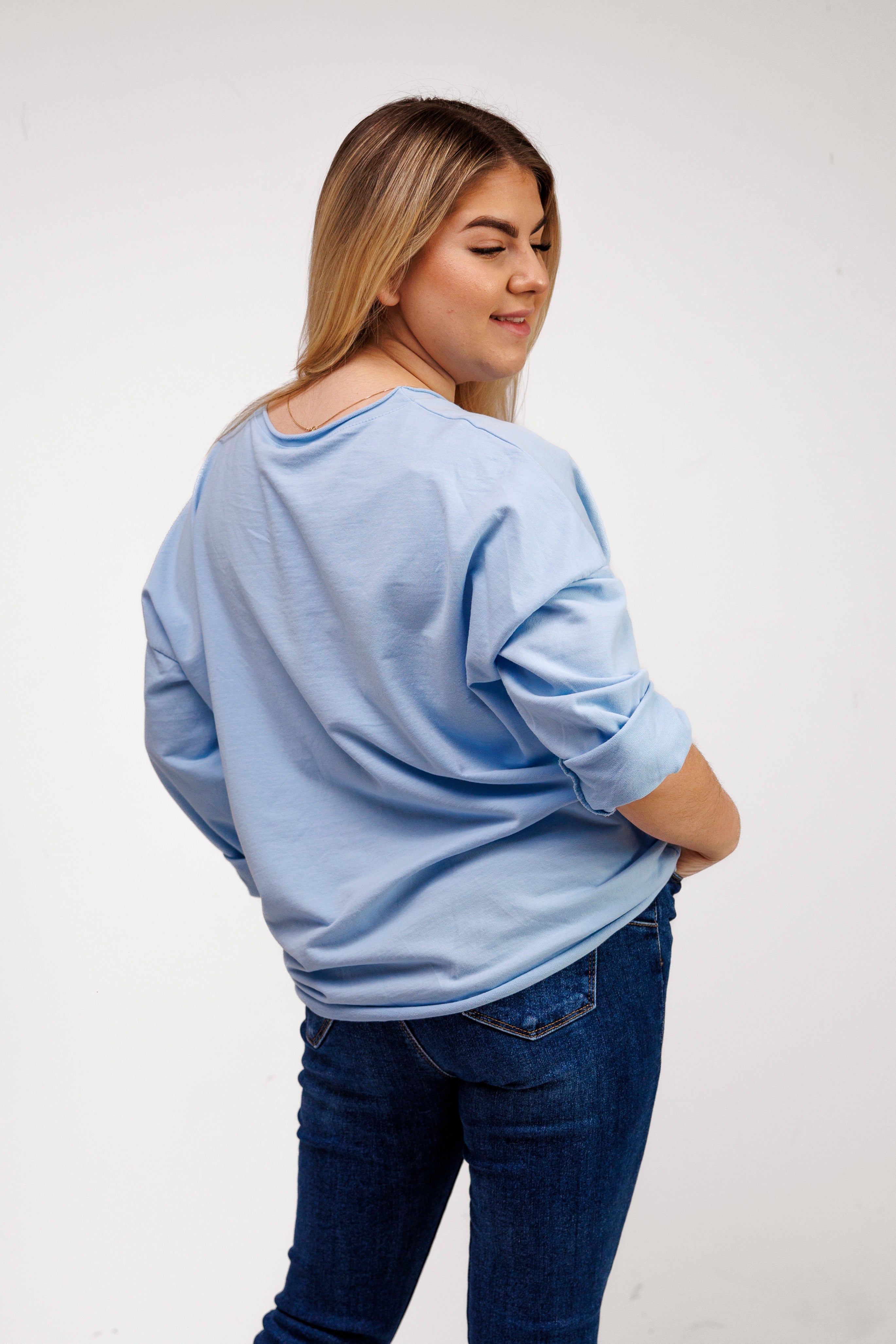 Bluzka z 100% bawełny z ozdobnym haftem Błękit