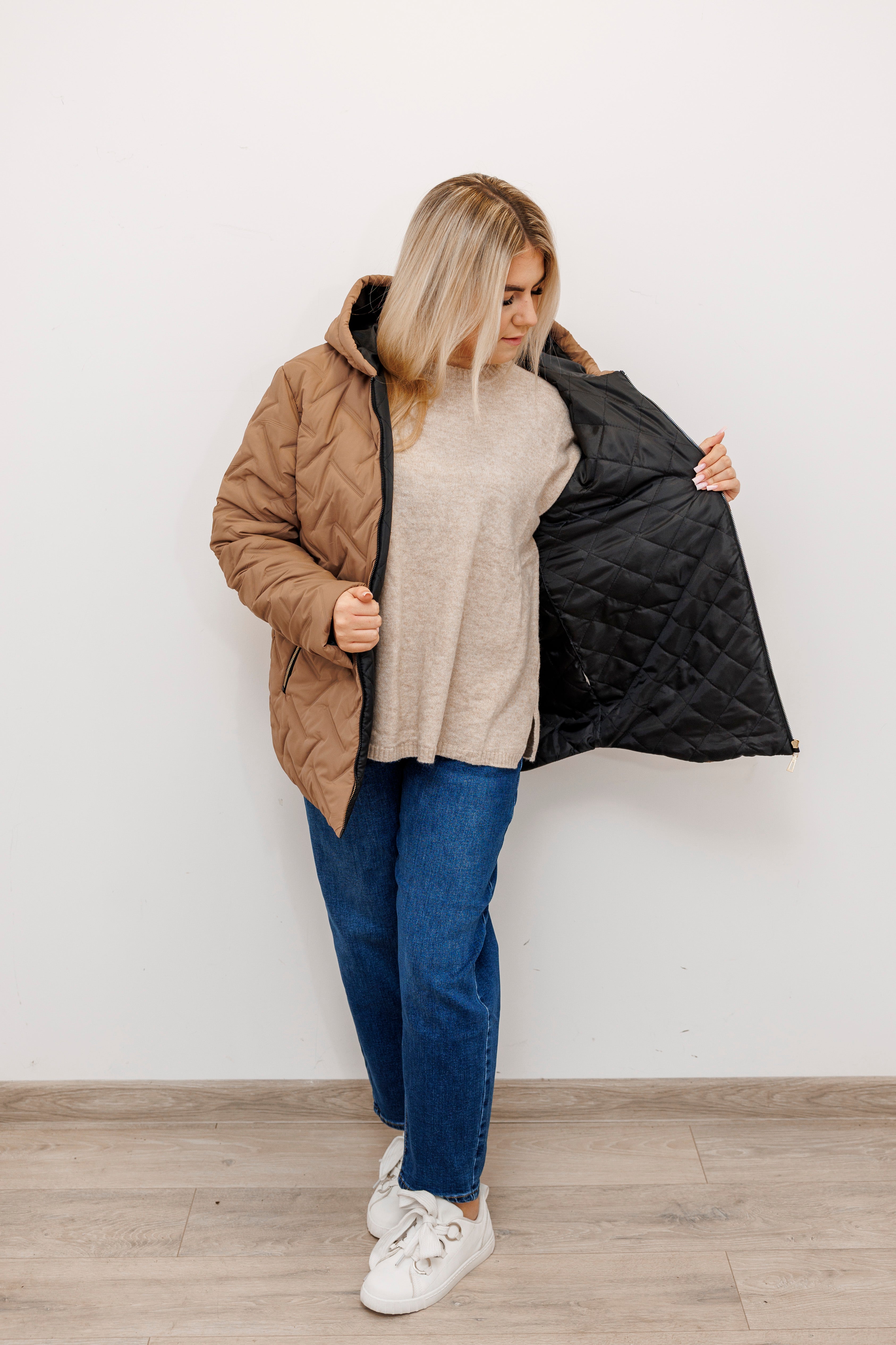 Zimowa kurtka pikowana z kapturem – polska produkcja Beż