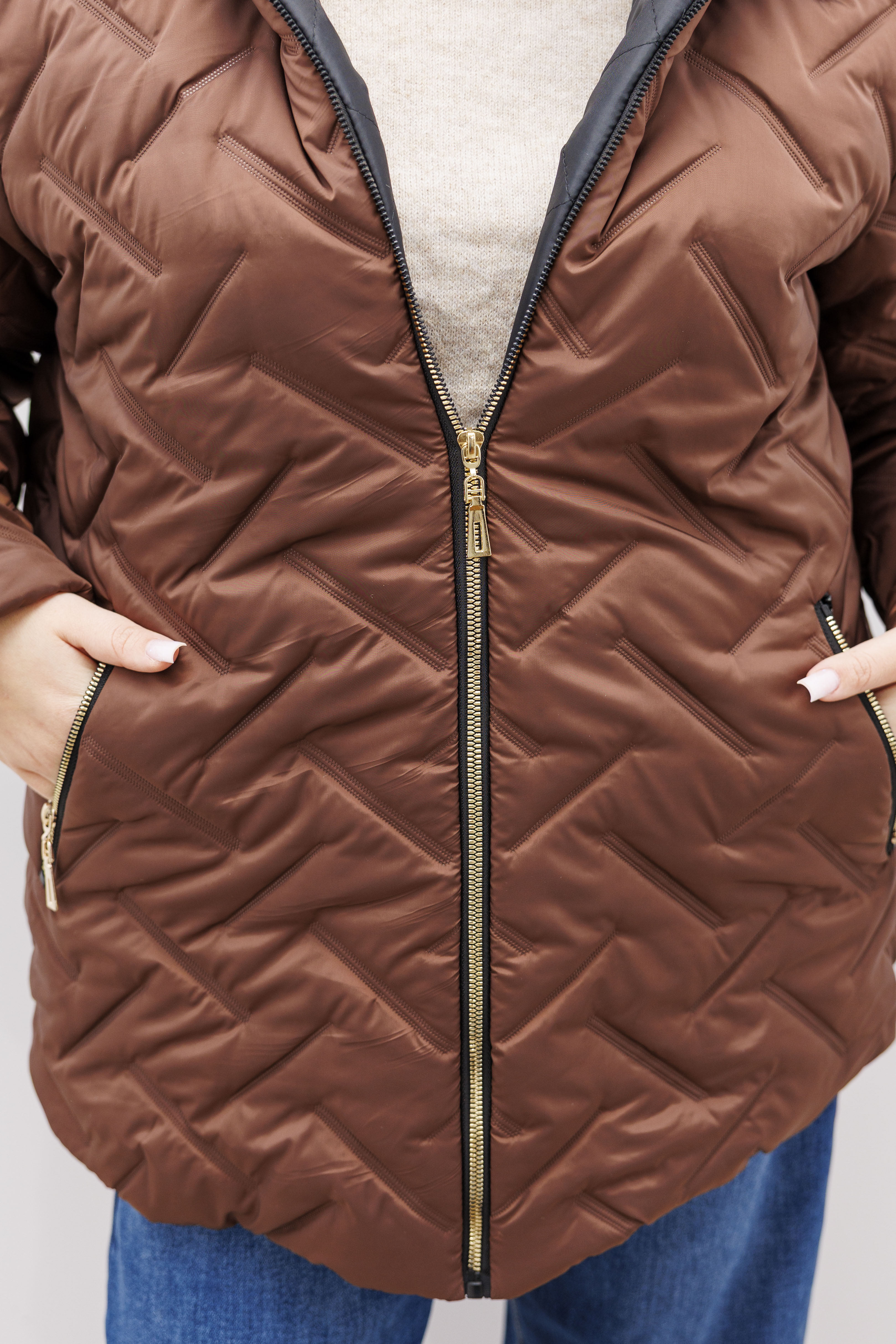 Zimowa kurtka pikowana z kapturem – polska produkcja Jasny Brąz