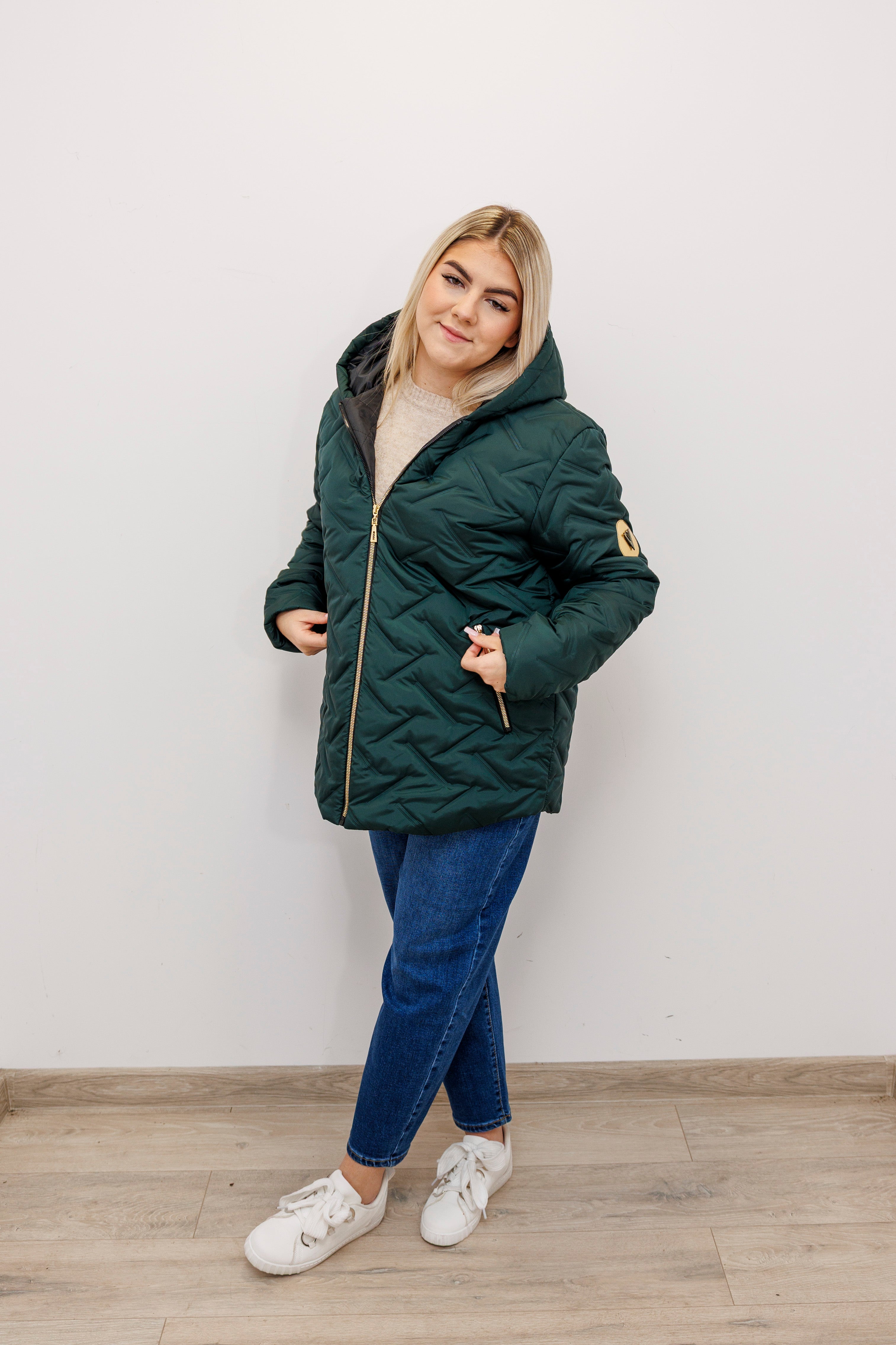 Zimowa kurtka pikowana z kapturem – polska produkcja Butelka