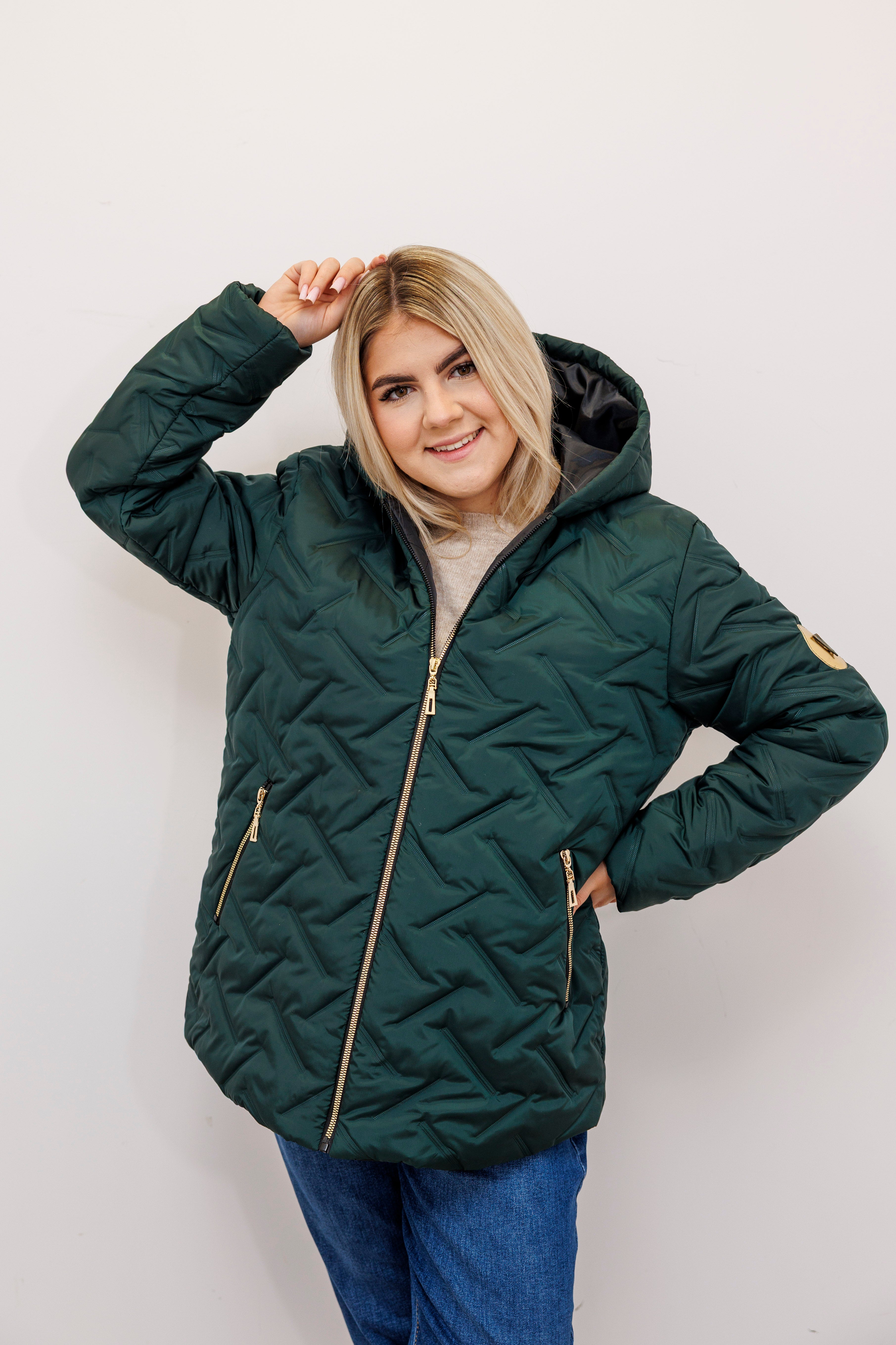 Zimowa kurtka pikowana z kapturem – polska produkcja Butelka