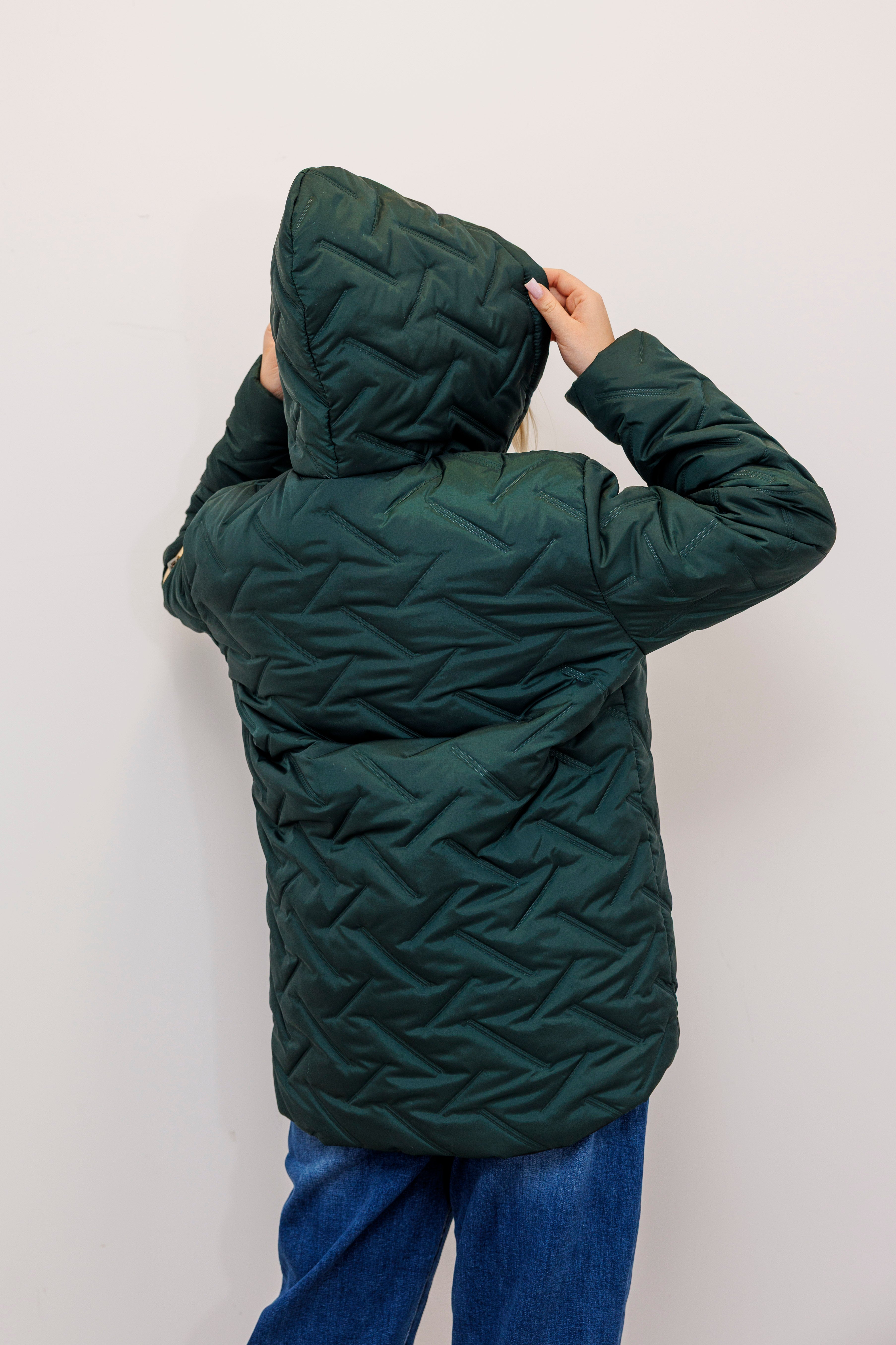 Zimowa kurtka pikowana z kapturem – polska produkcja Butelka