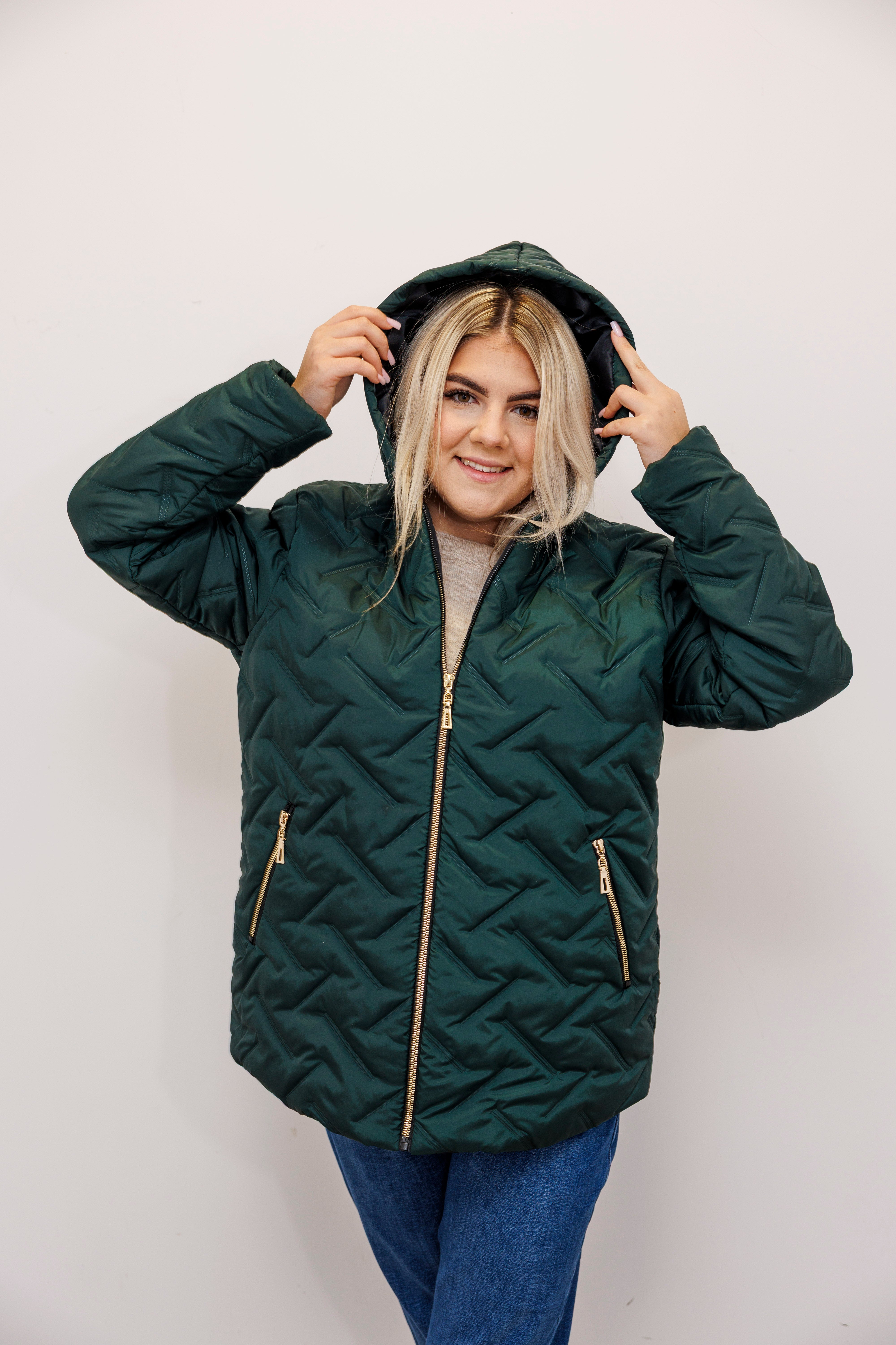 Zimowa kurtka pikowana z kapturem – polska produkcja Butelka