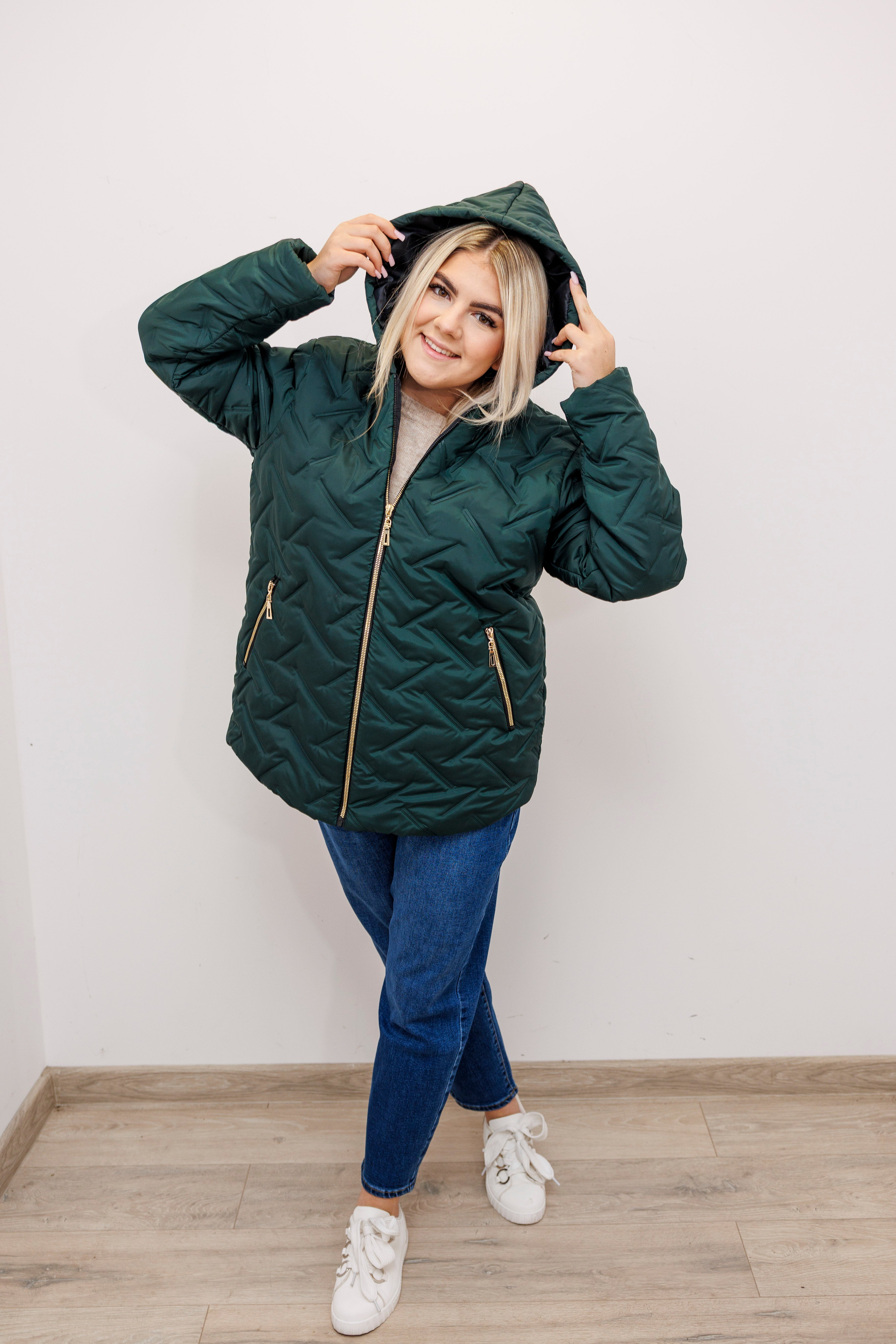 Zimowa kurtka pikowana z kapturem – polska produkcja Butelka