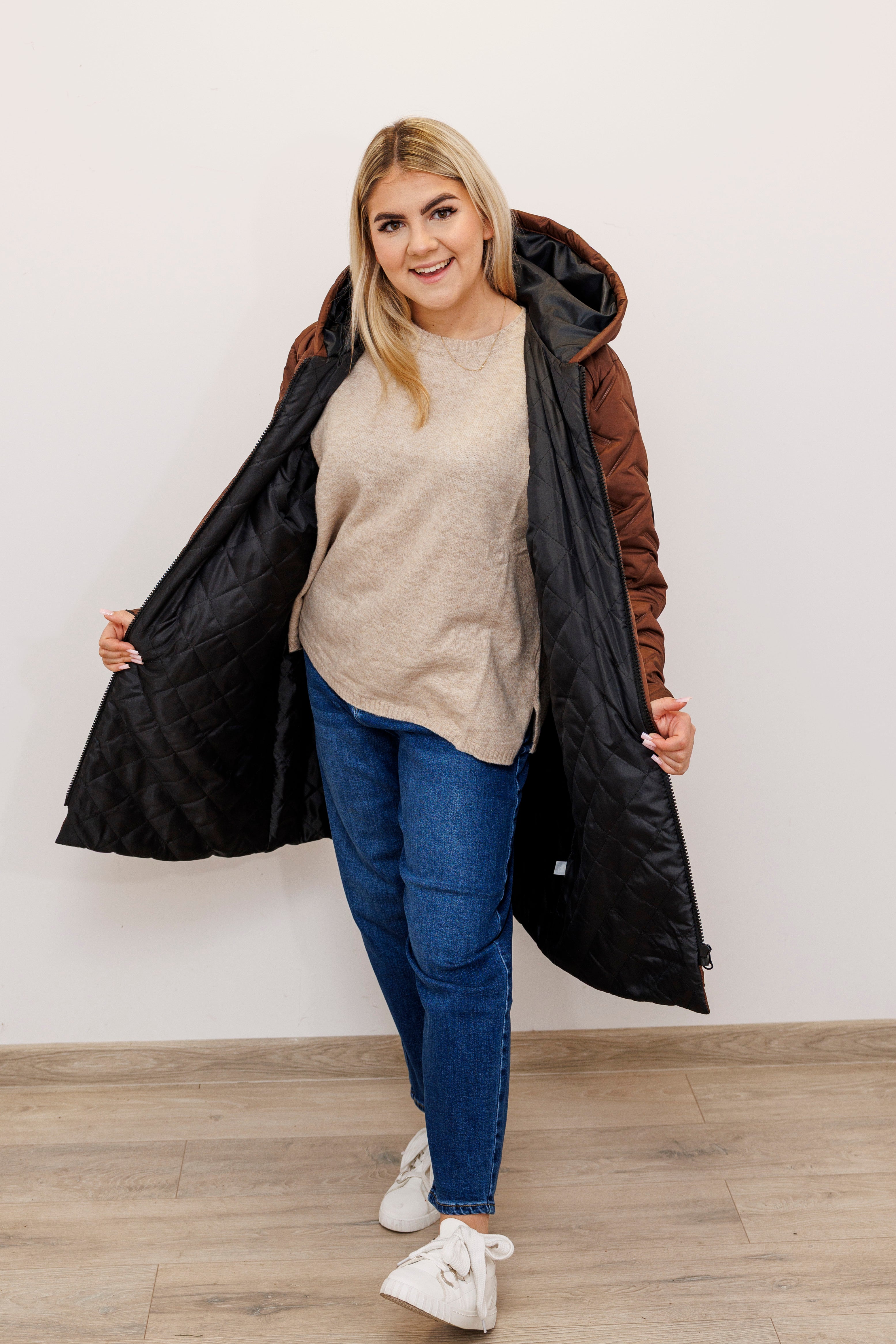 Długa zimowa kurtka z kapturem – polska produkcja Jasny Brąz