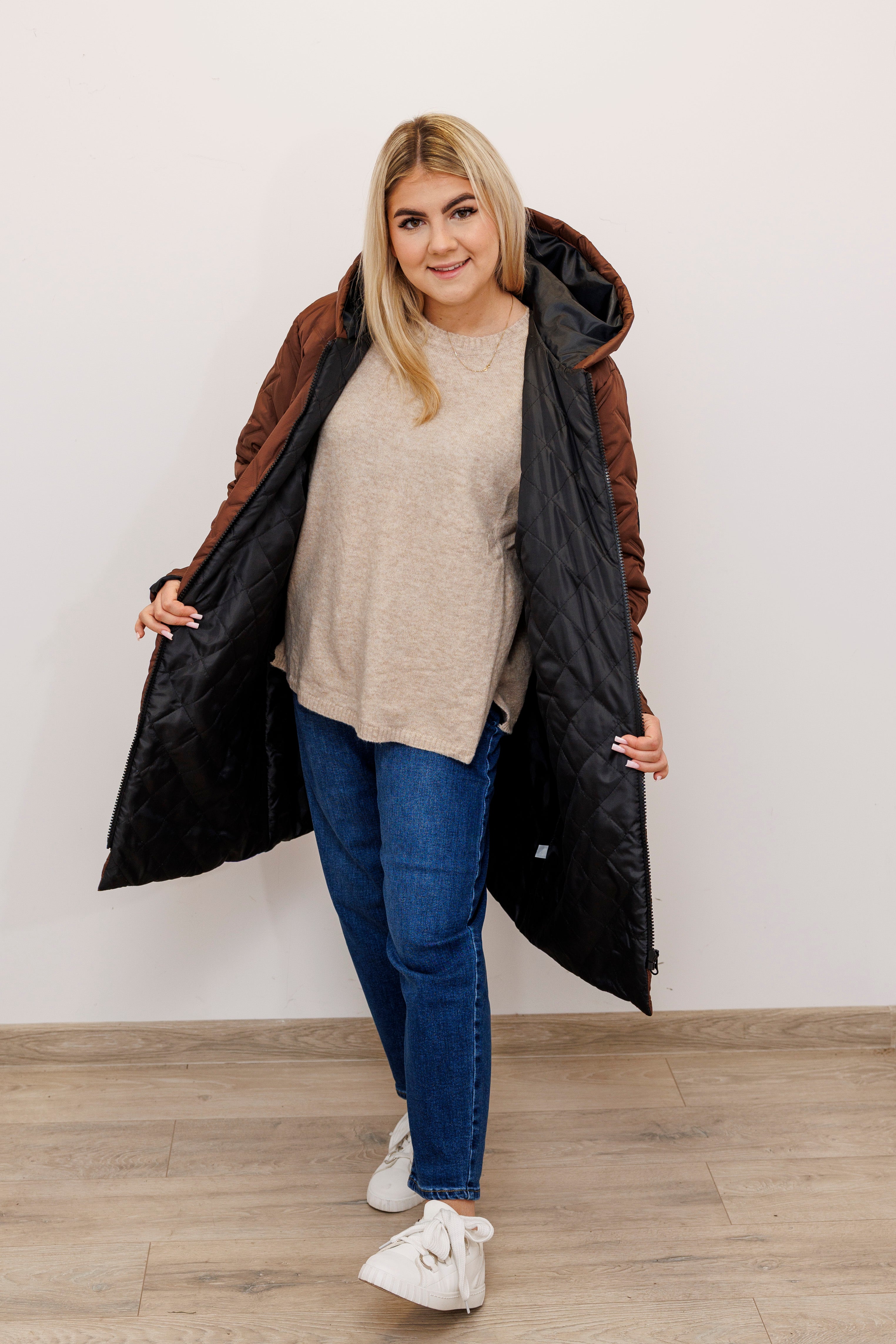 Długa zimowa kurtka z kapturem – polska produkcja Jasny Brąz