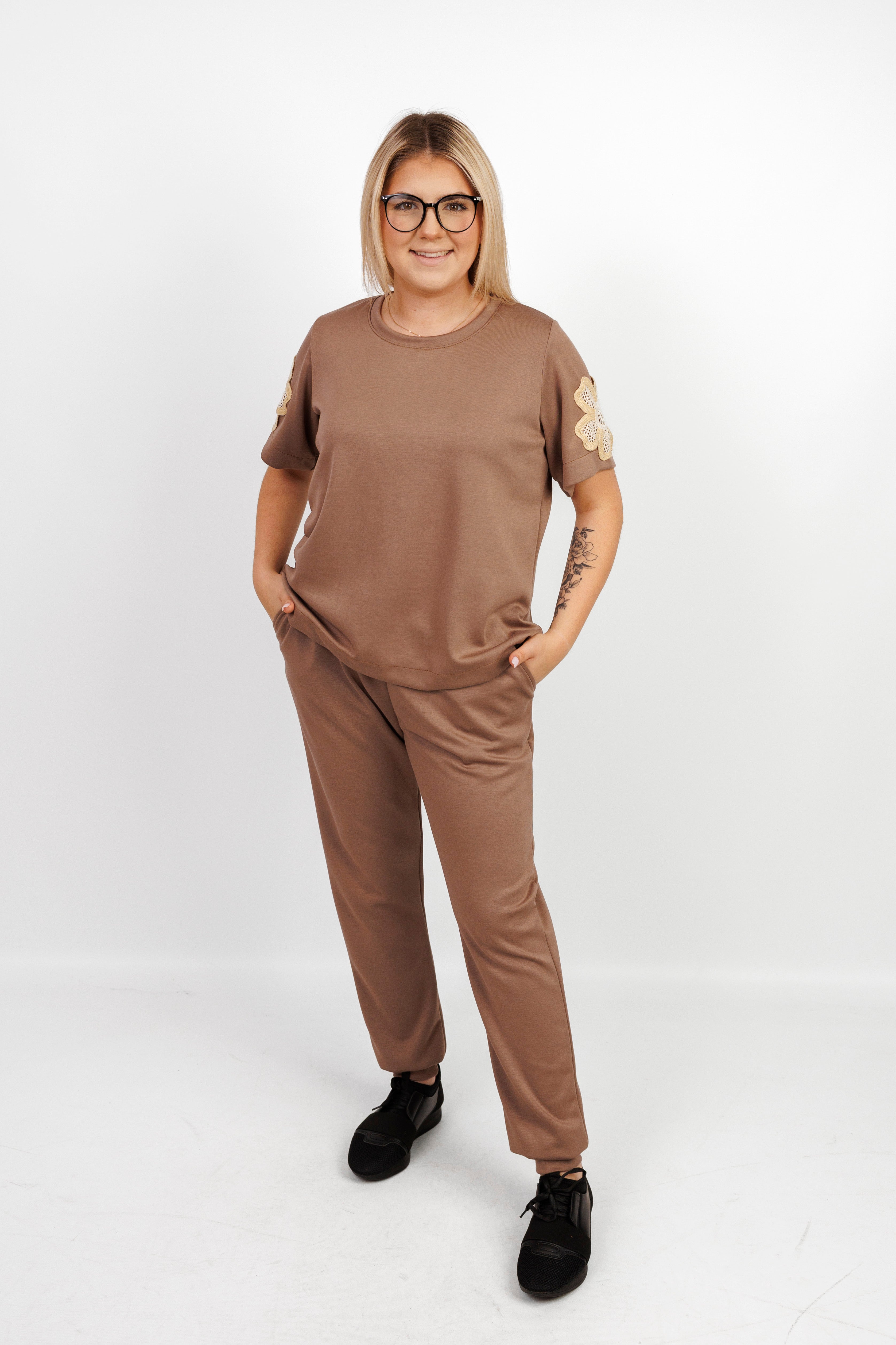 Damski dres z aplikacją kwiatową – 100% Masełko Fango