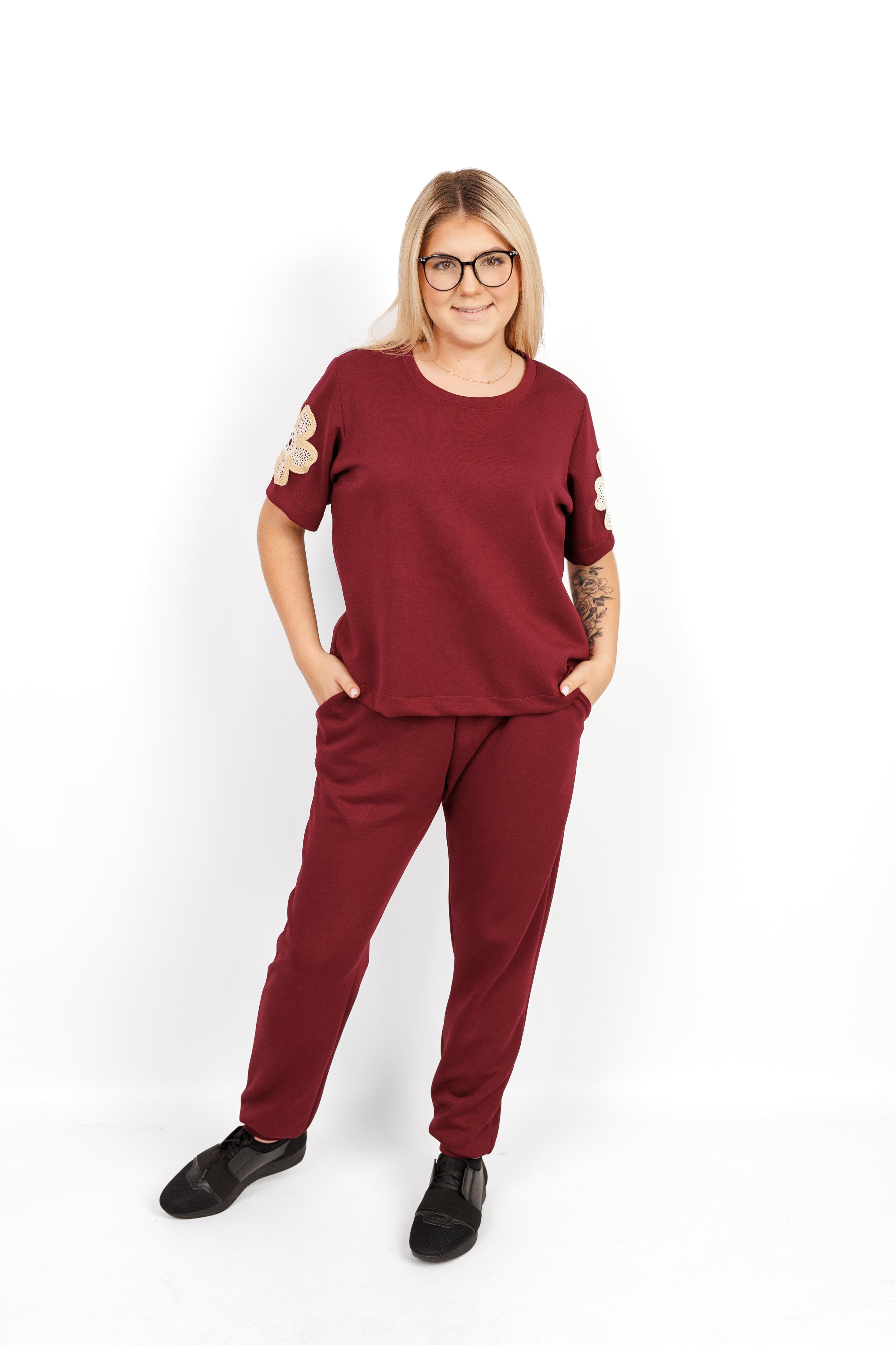 Damski dres z aplikacją kwiatową – 100% Masełko Bordo
