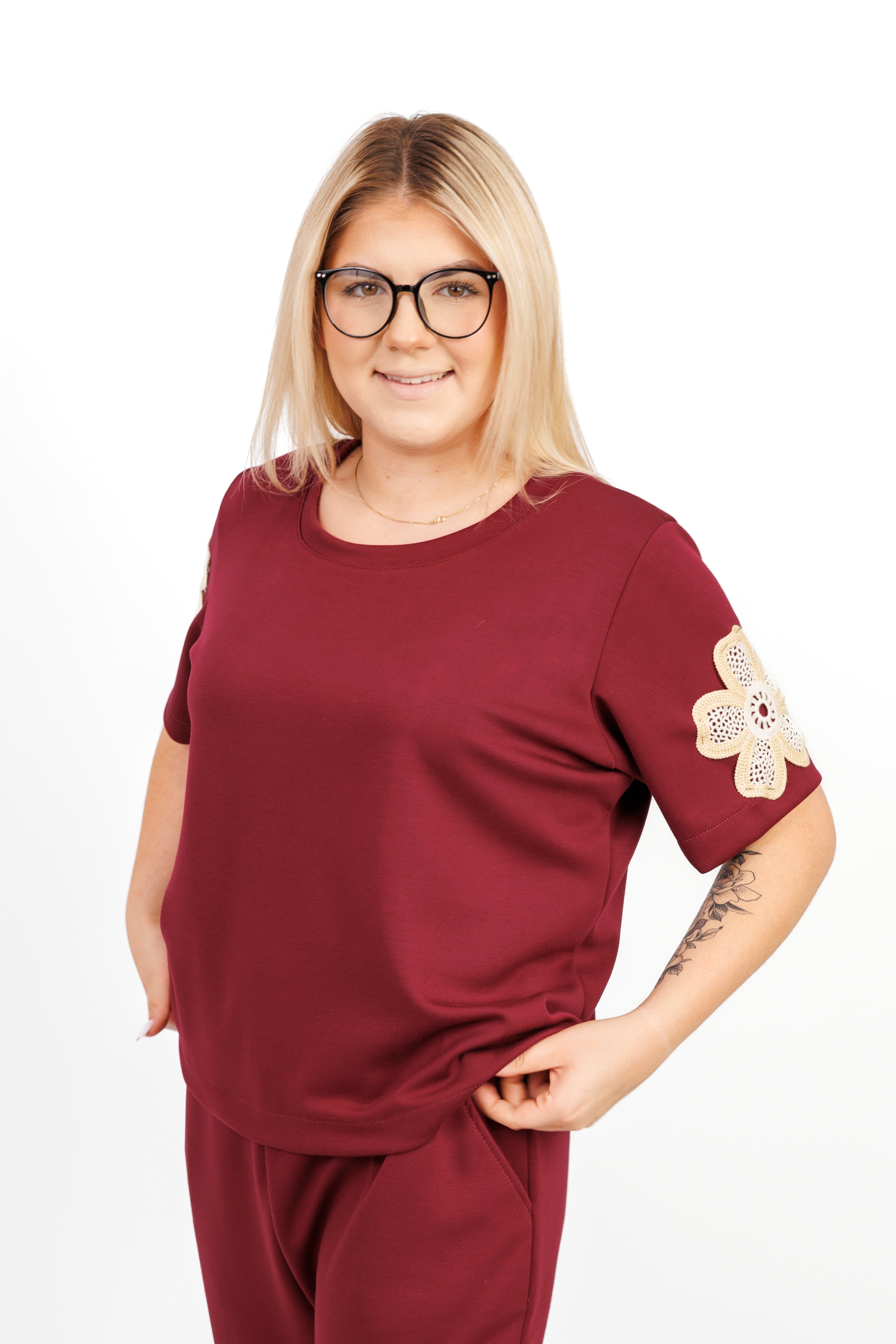 Damski dres z aplikacją kwiatową – 100% Masełko Bordo