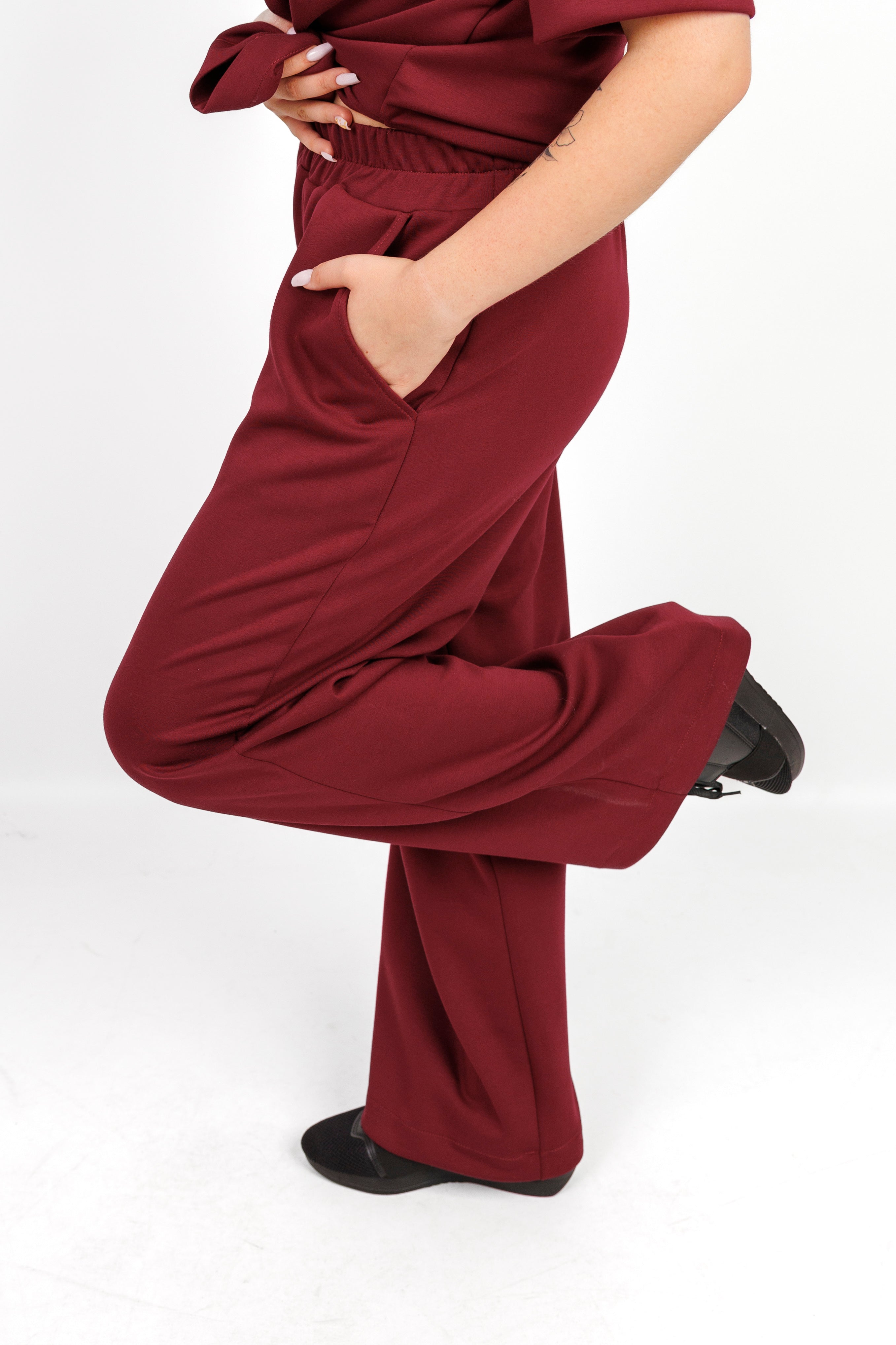 Eleganckie spodnie z materiału „masełko”Bordo