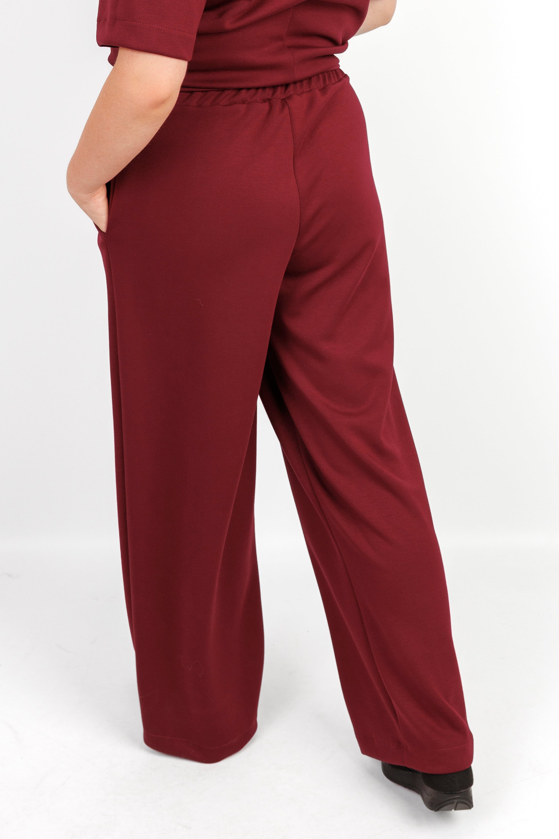 Eleganckie spodnie z materiału „masełko”Bordo