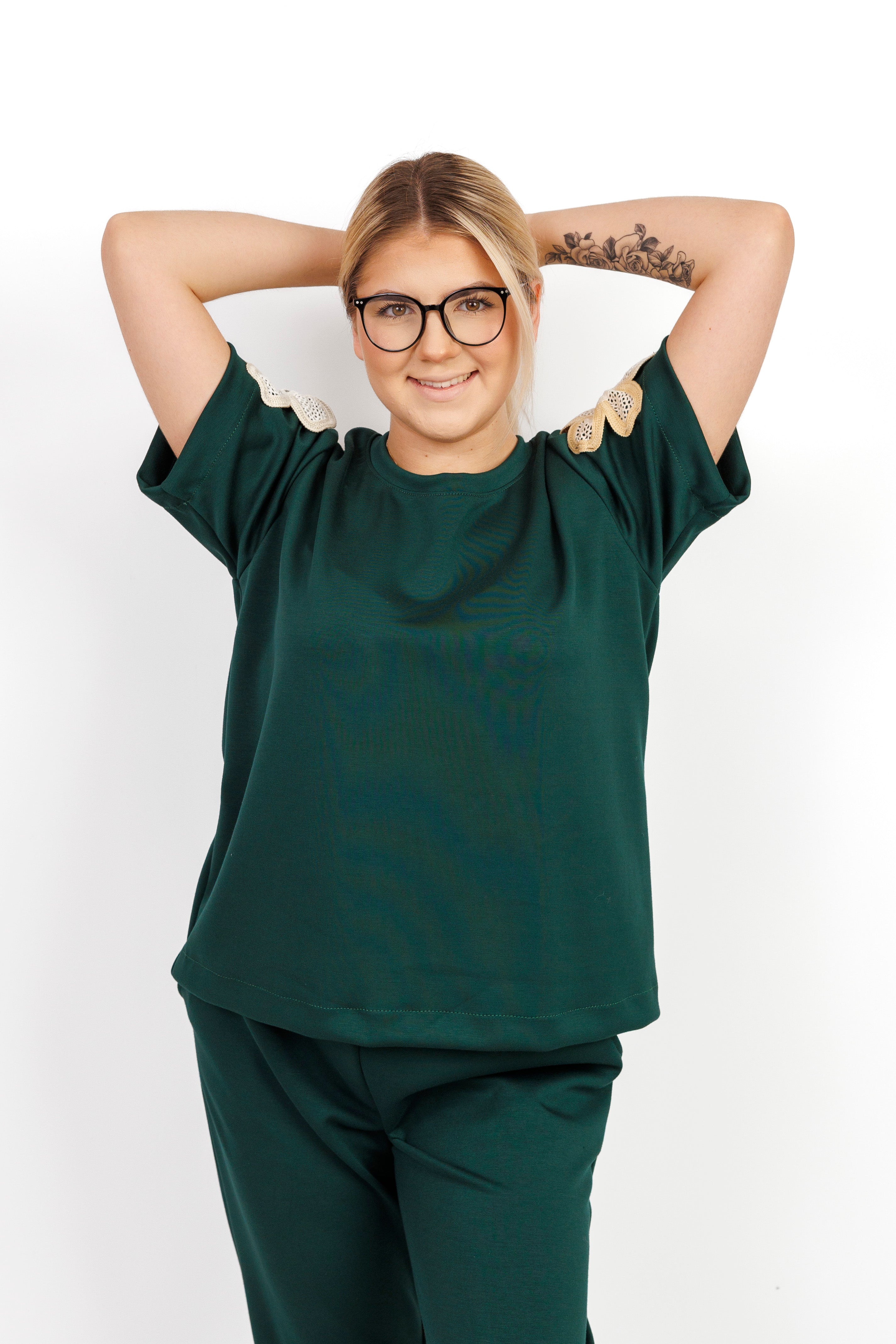 Damski dres z aplikacją kwiatową – 100% Masełko Butelka