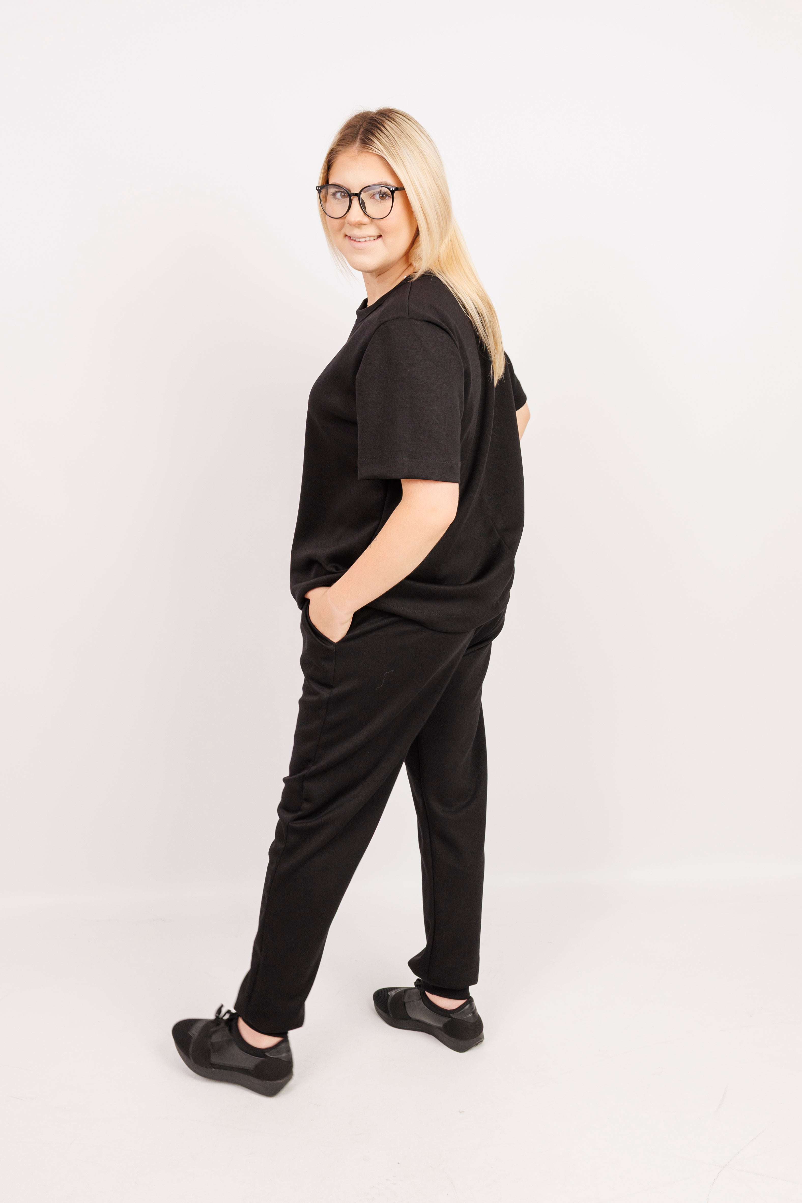 Dres damski z krótkim rękawem – 100% masełko Czarny