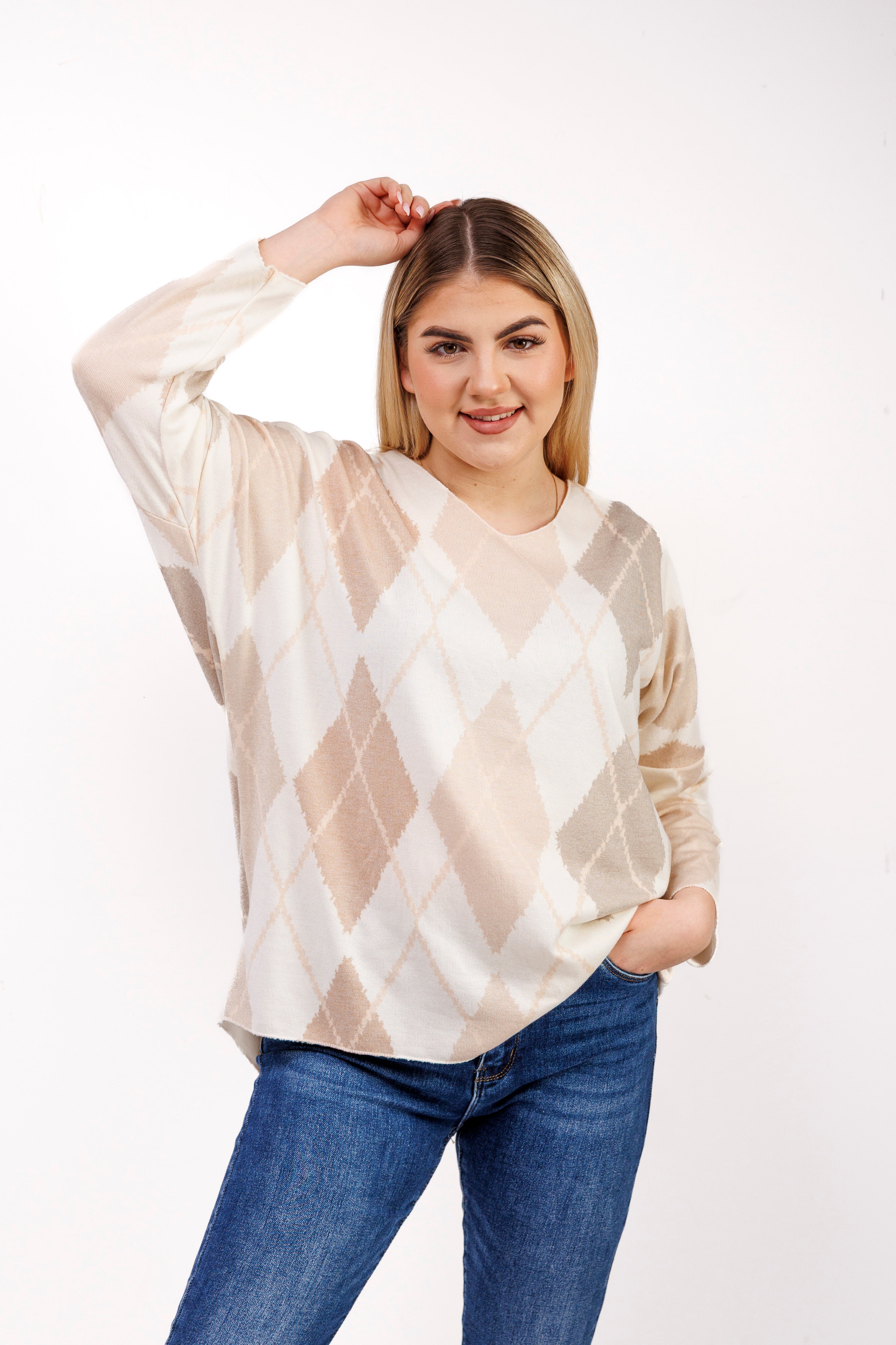 Dzianinowy sweter damski w romby Jasny Beż