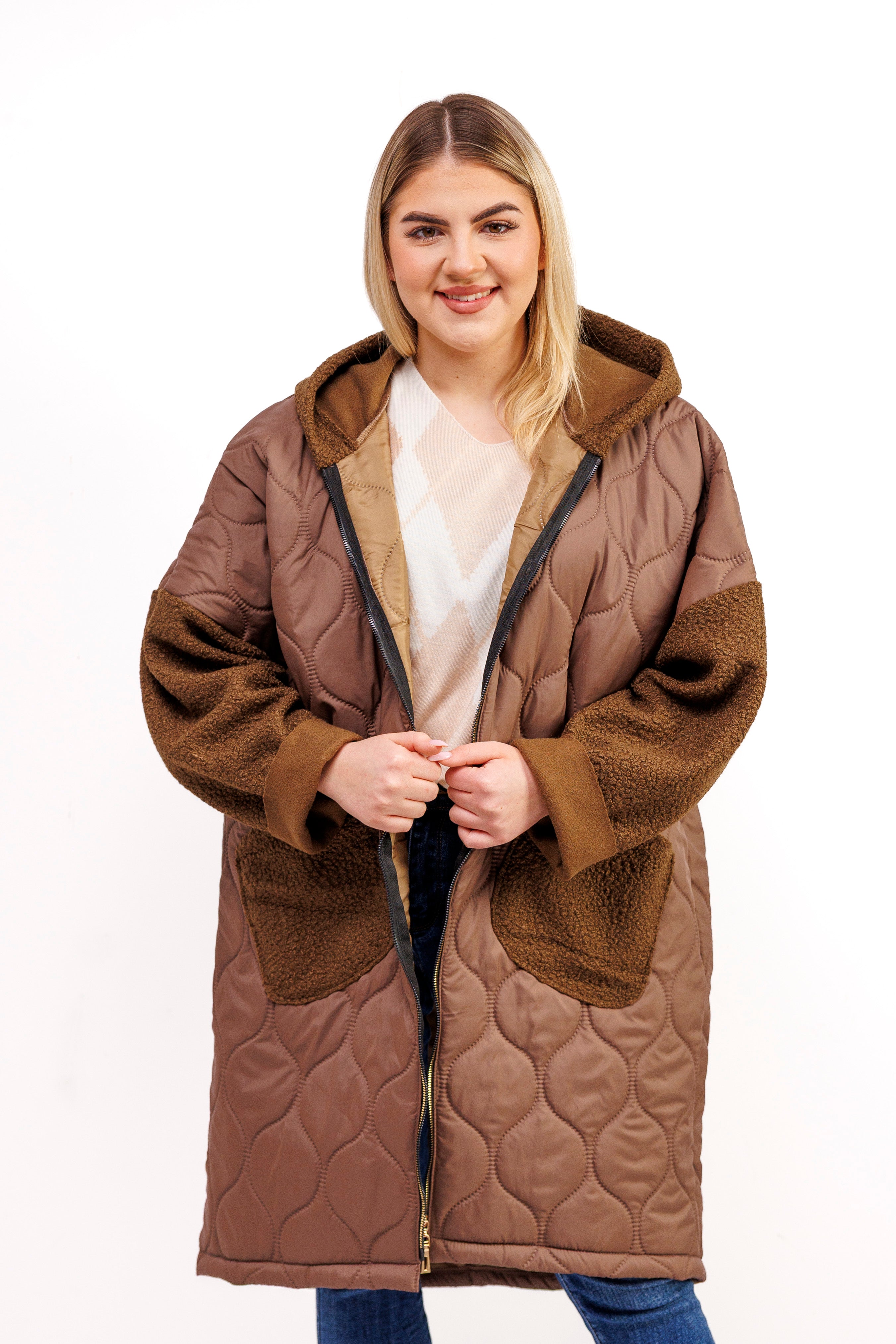 Przejściowy płaszcz damski pikówka oversize z buklą Czekolada