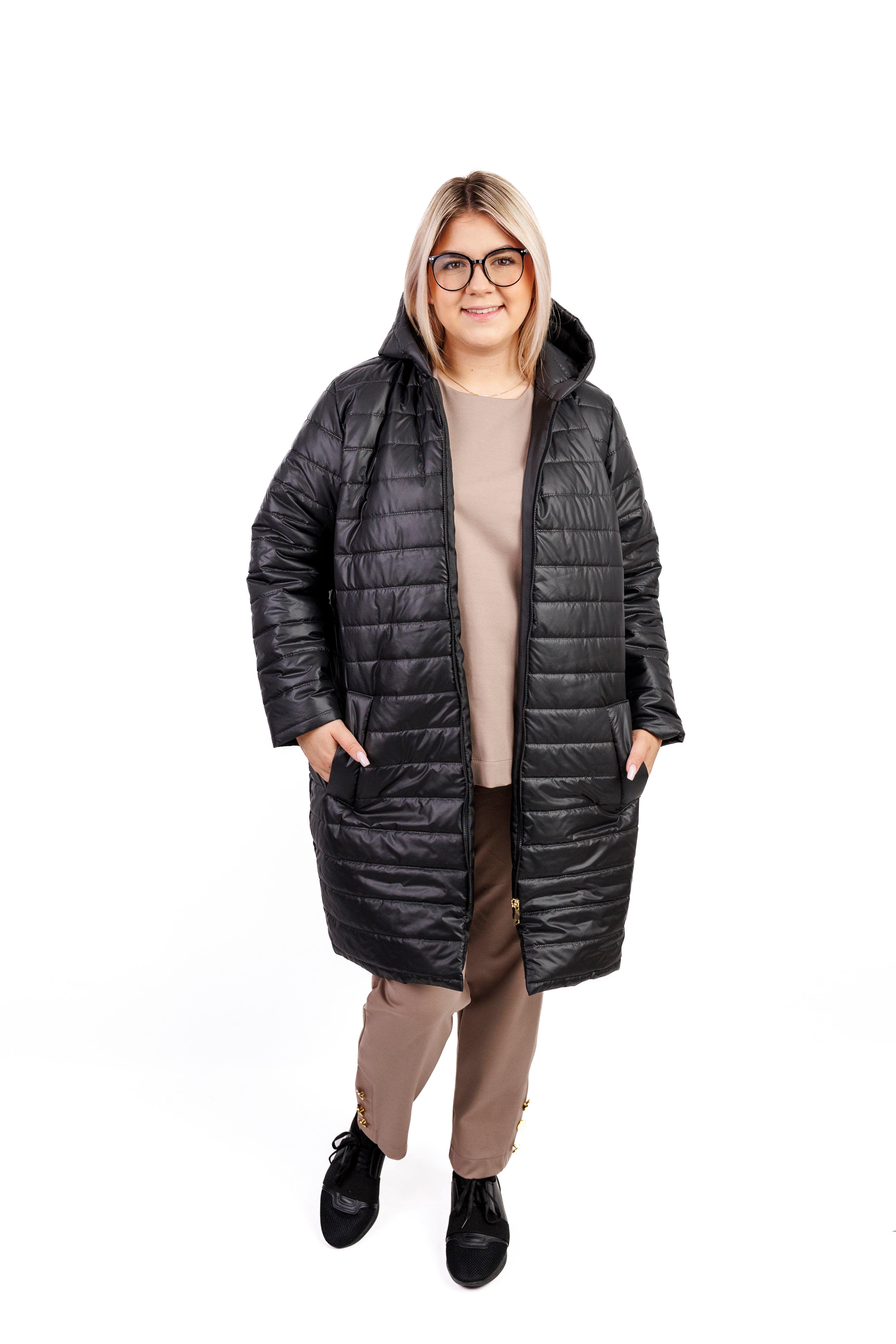 Damska zimowa kurtka pikowana z kapturem Czarny