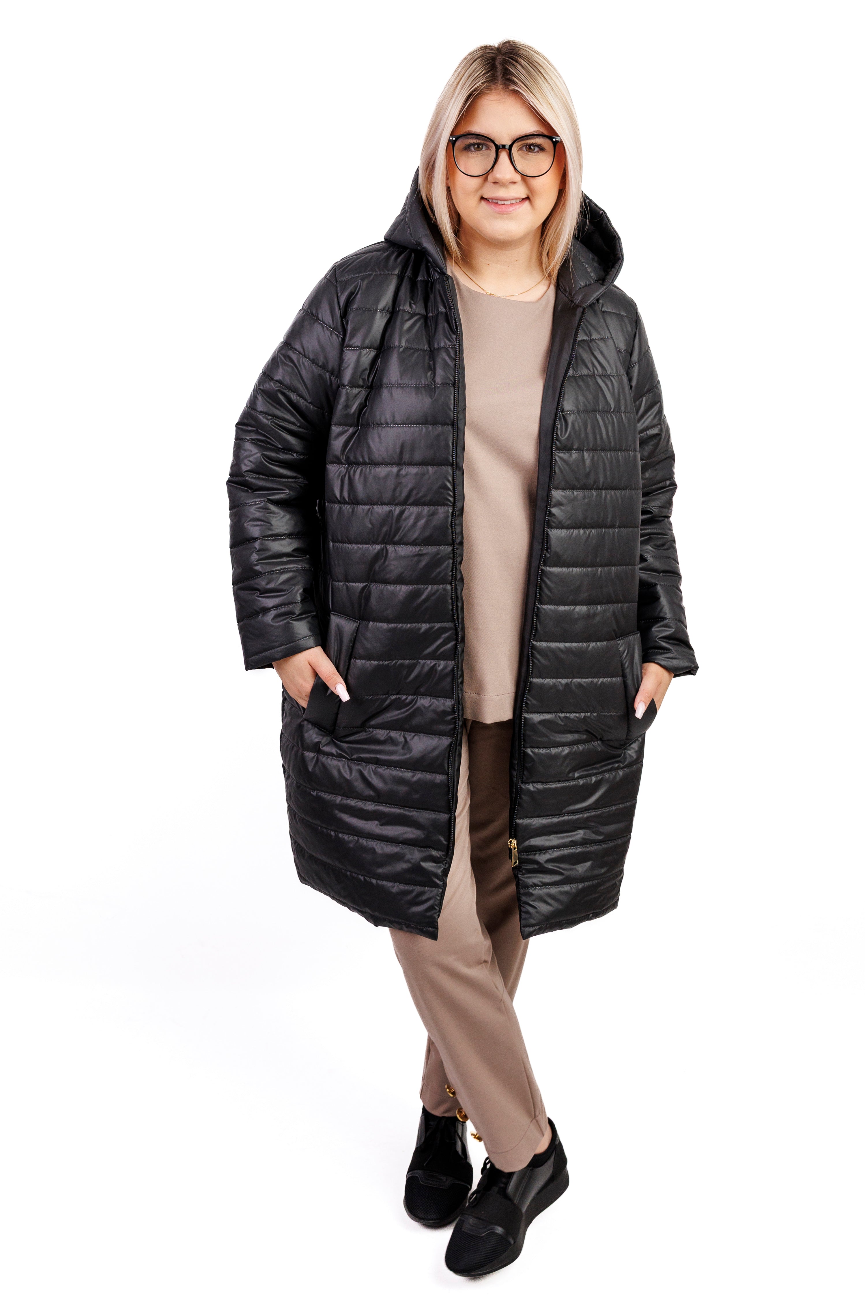 Damska zimowa kurtka pikowana z kapturem Czarny