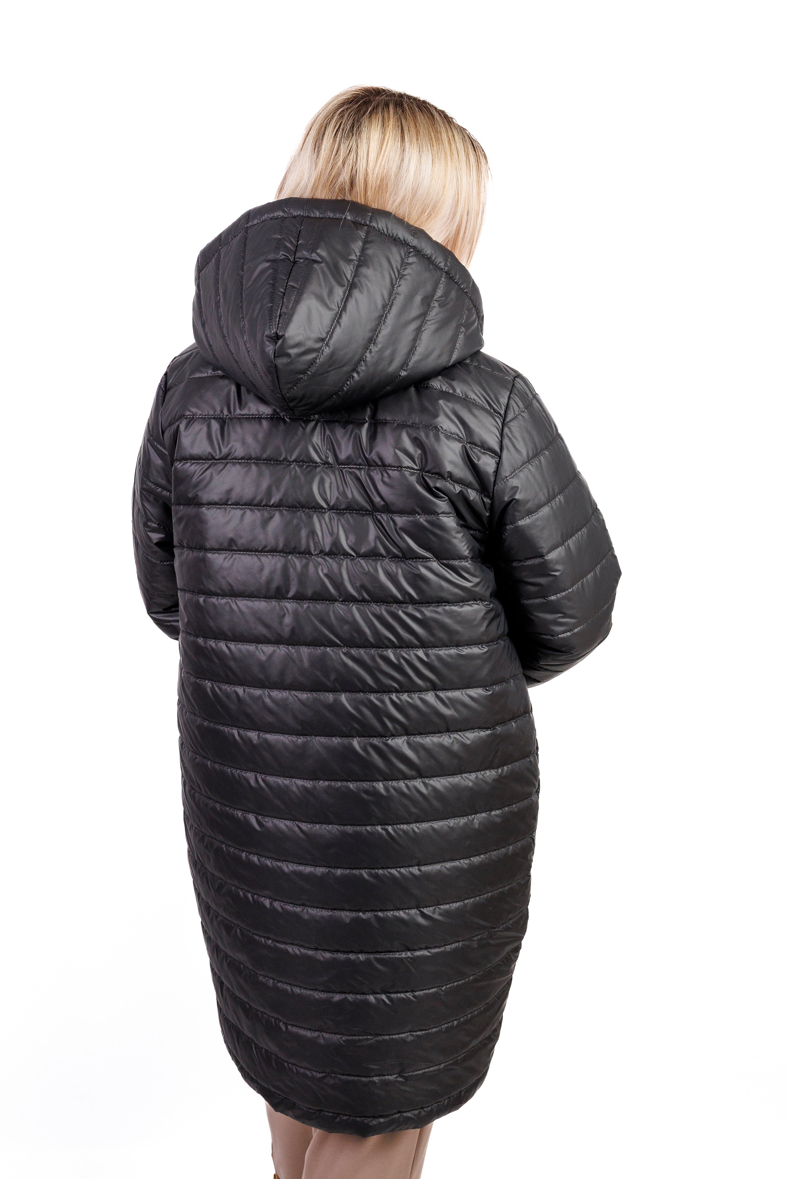 Damska zimowa kurtka pikowana z kapturem Czarny