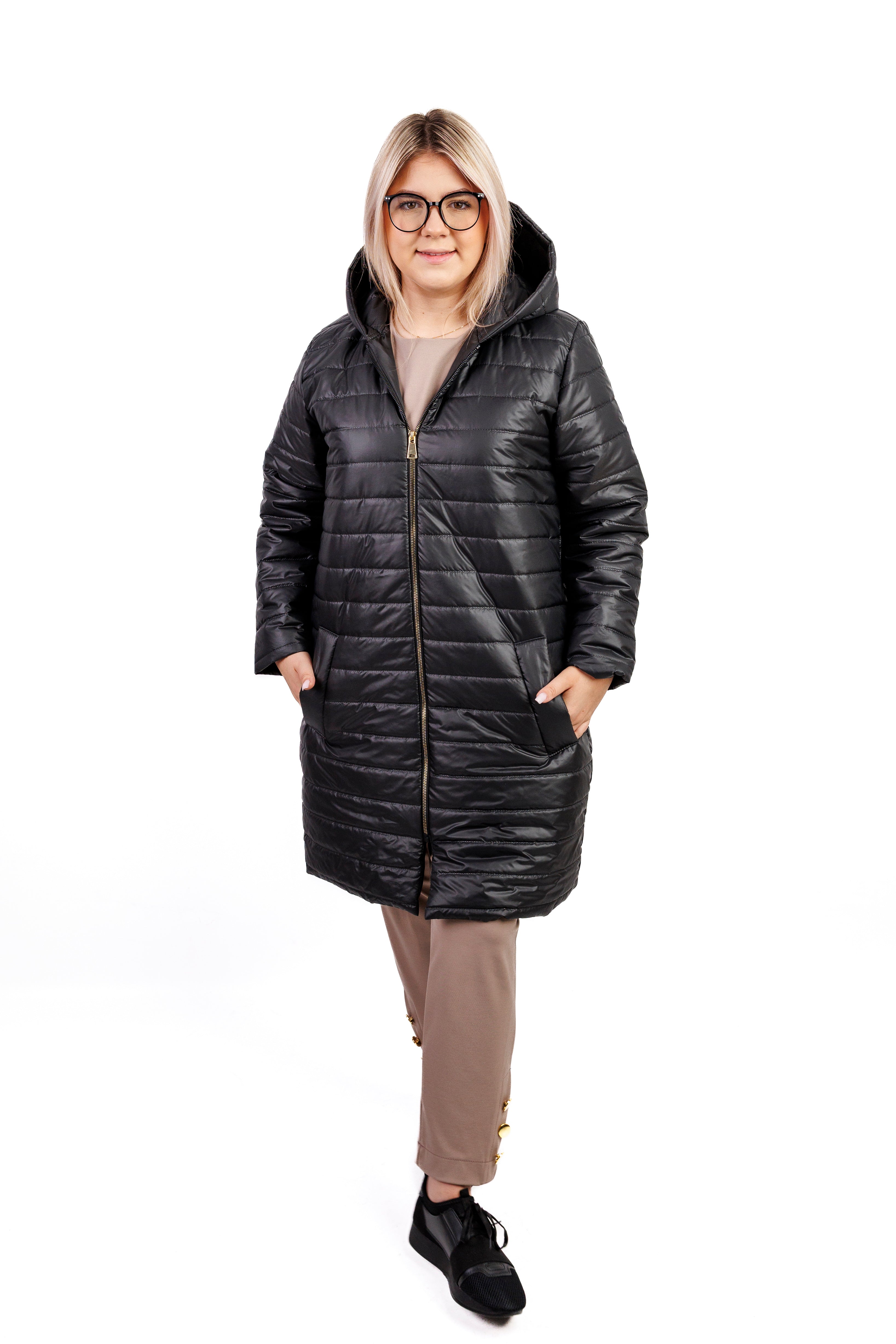 Damska zimowa kurtka pikowana z kapturem Czarny