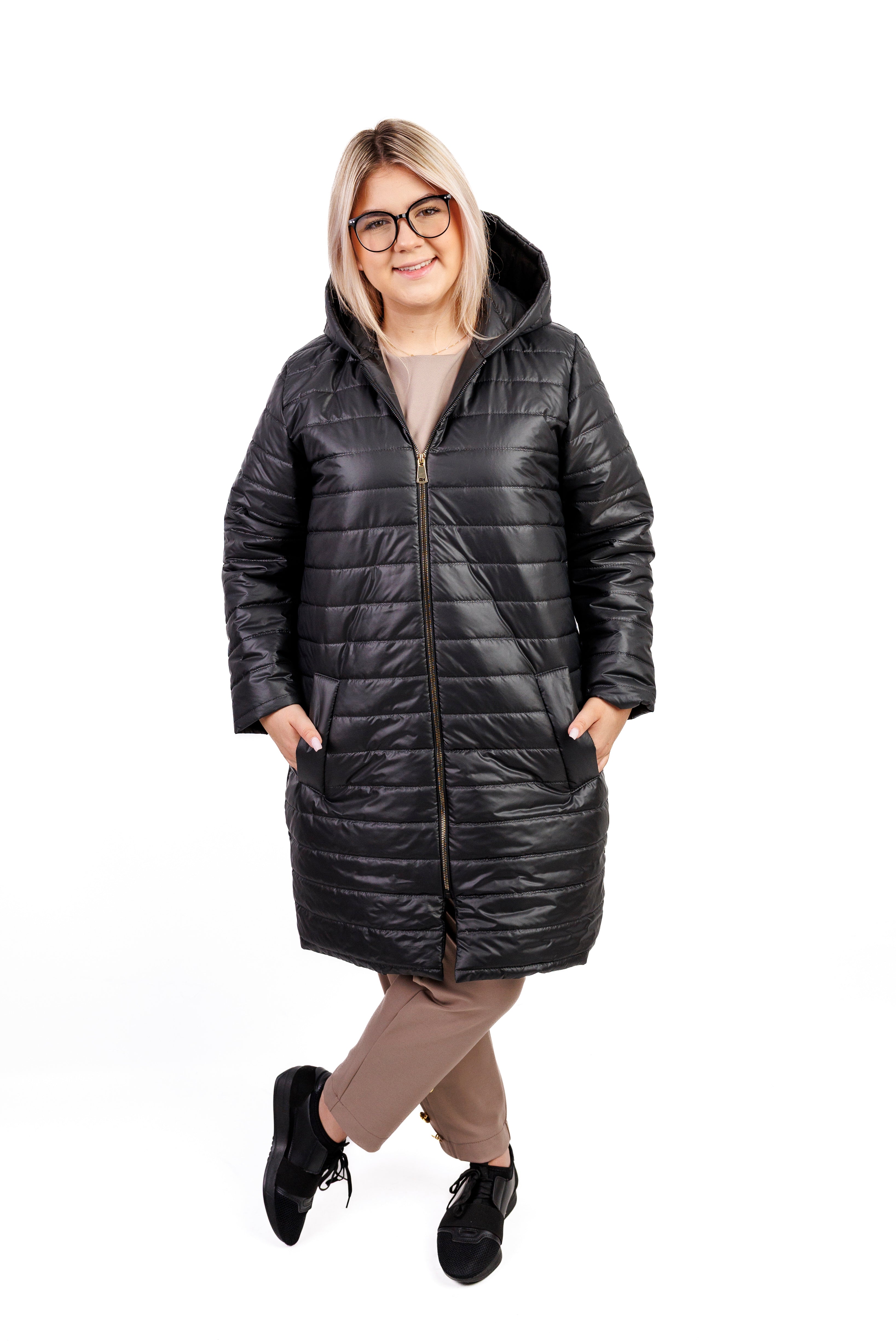 Damska zimowa kurtka pikowana z kapturem Czarny