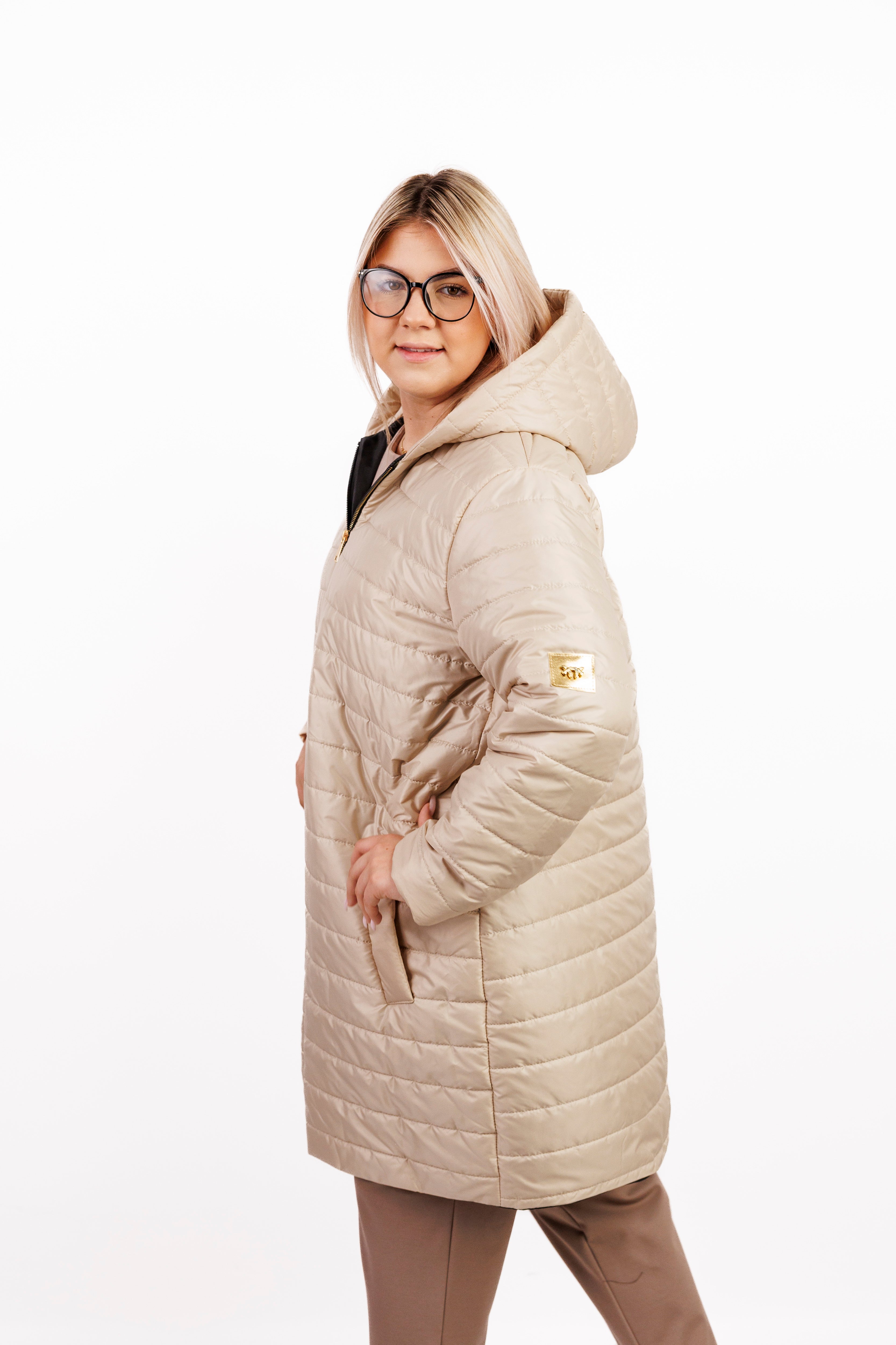Damska zimowa kurtka pikowana z kapturem Jasny beż