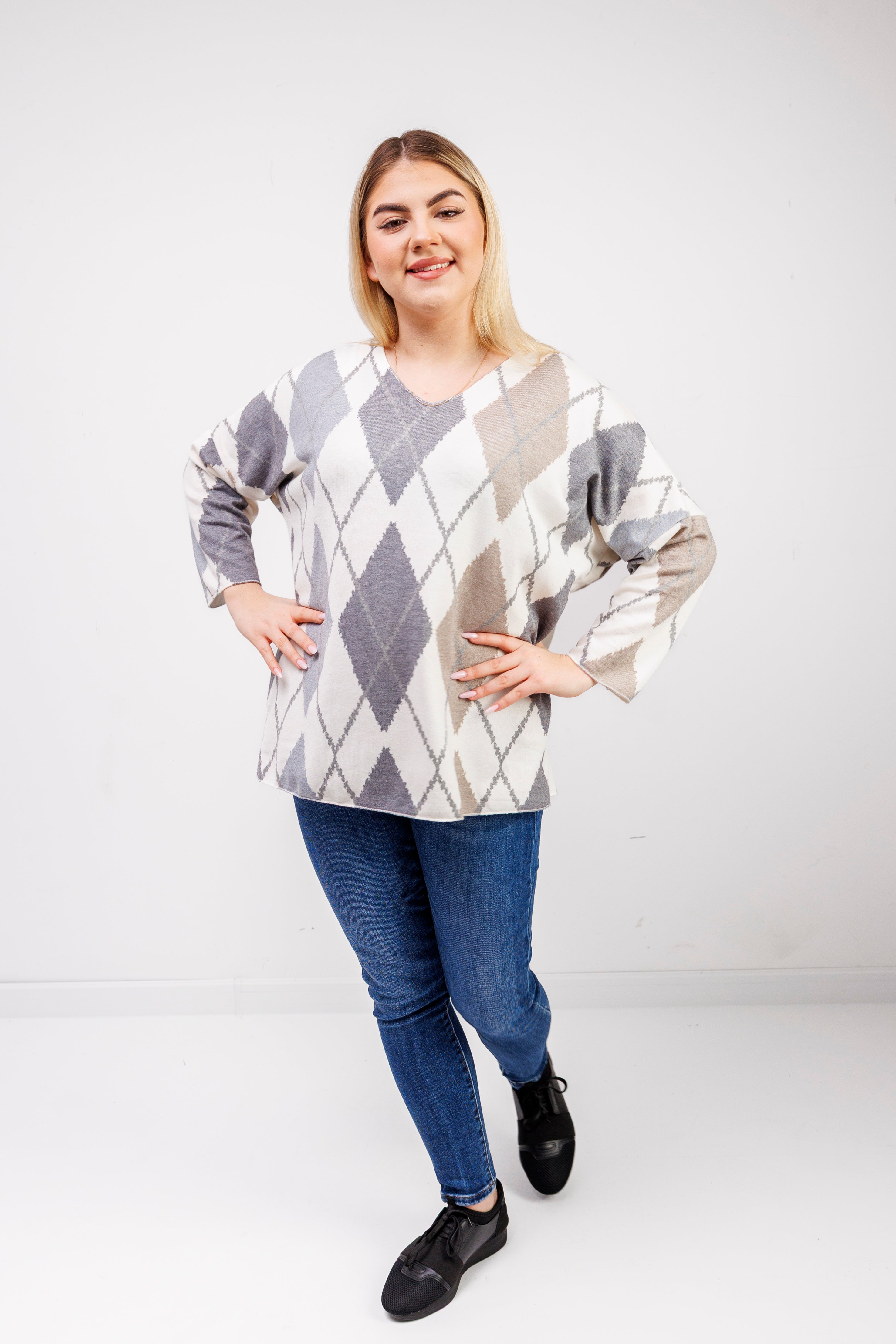 Dzianinowy sweter damski w romby Popiel