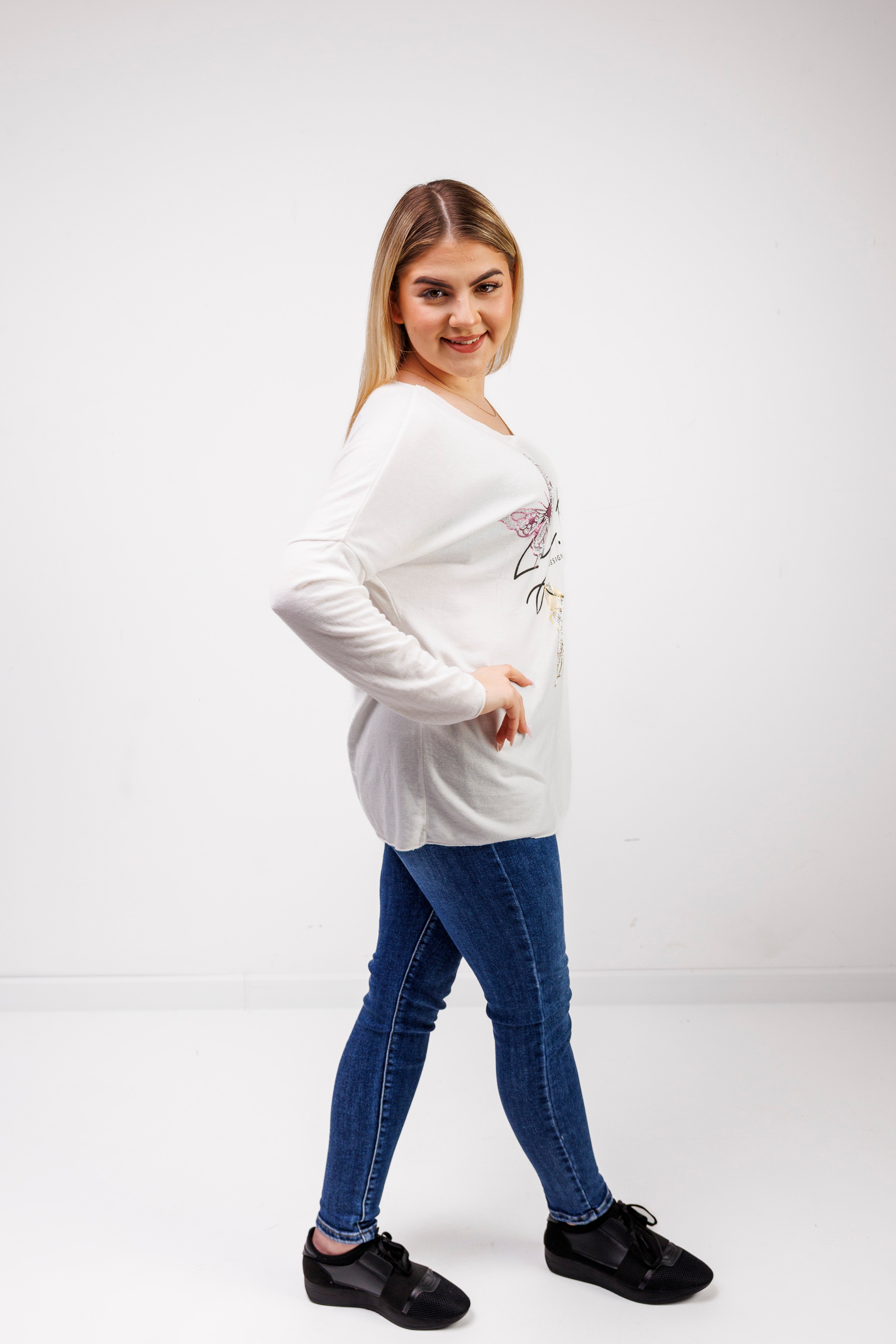 Sweterek z dekoltem V i ozdobnymi motylami Krem