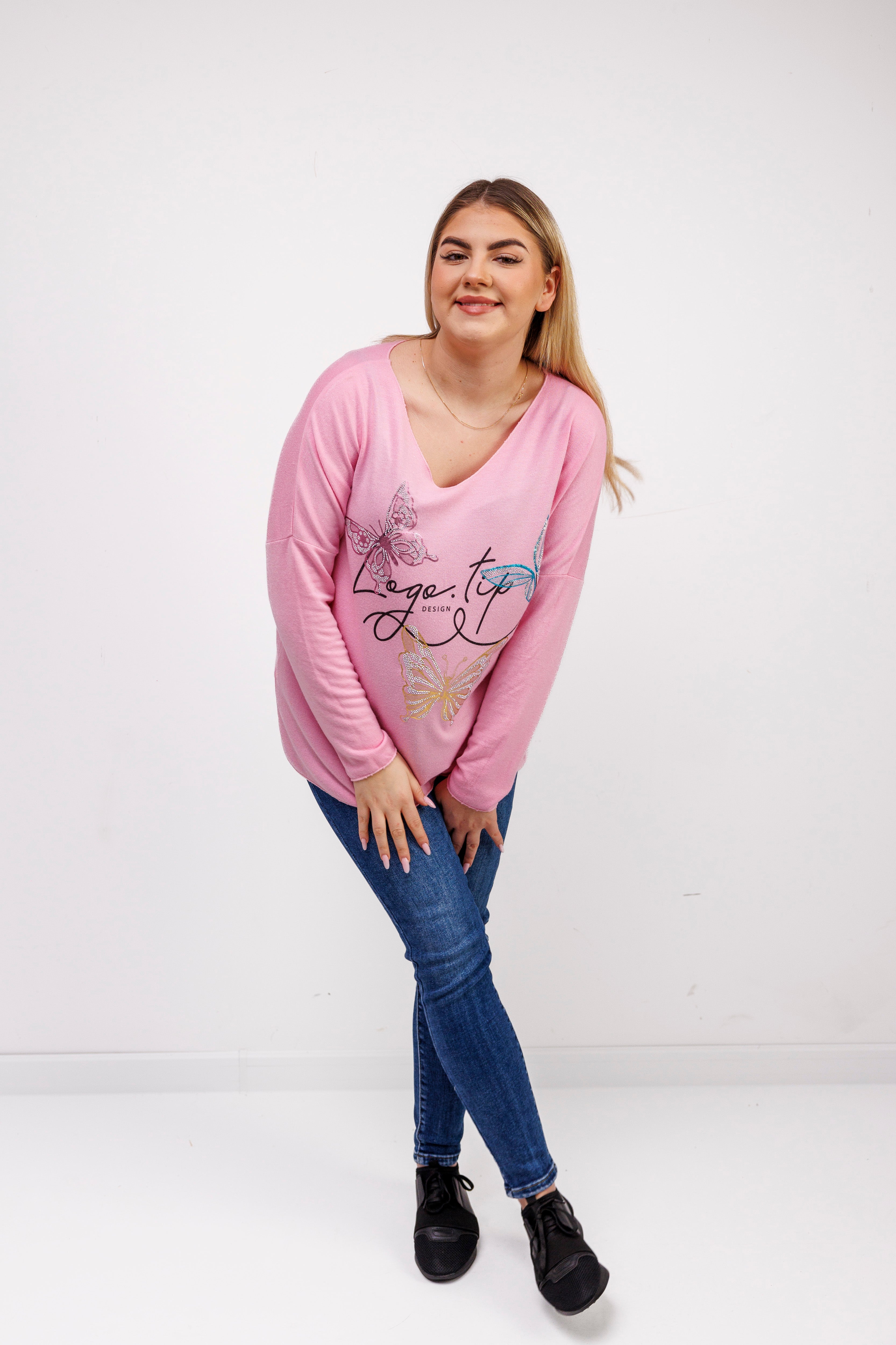 Sweterek z dekoltem V i ozdobnymi motylami Różowy