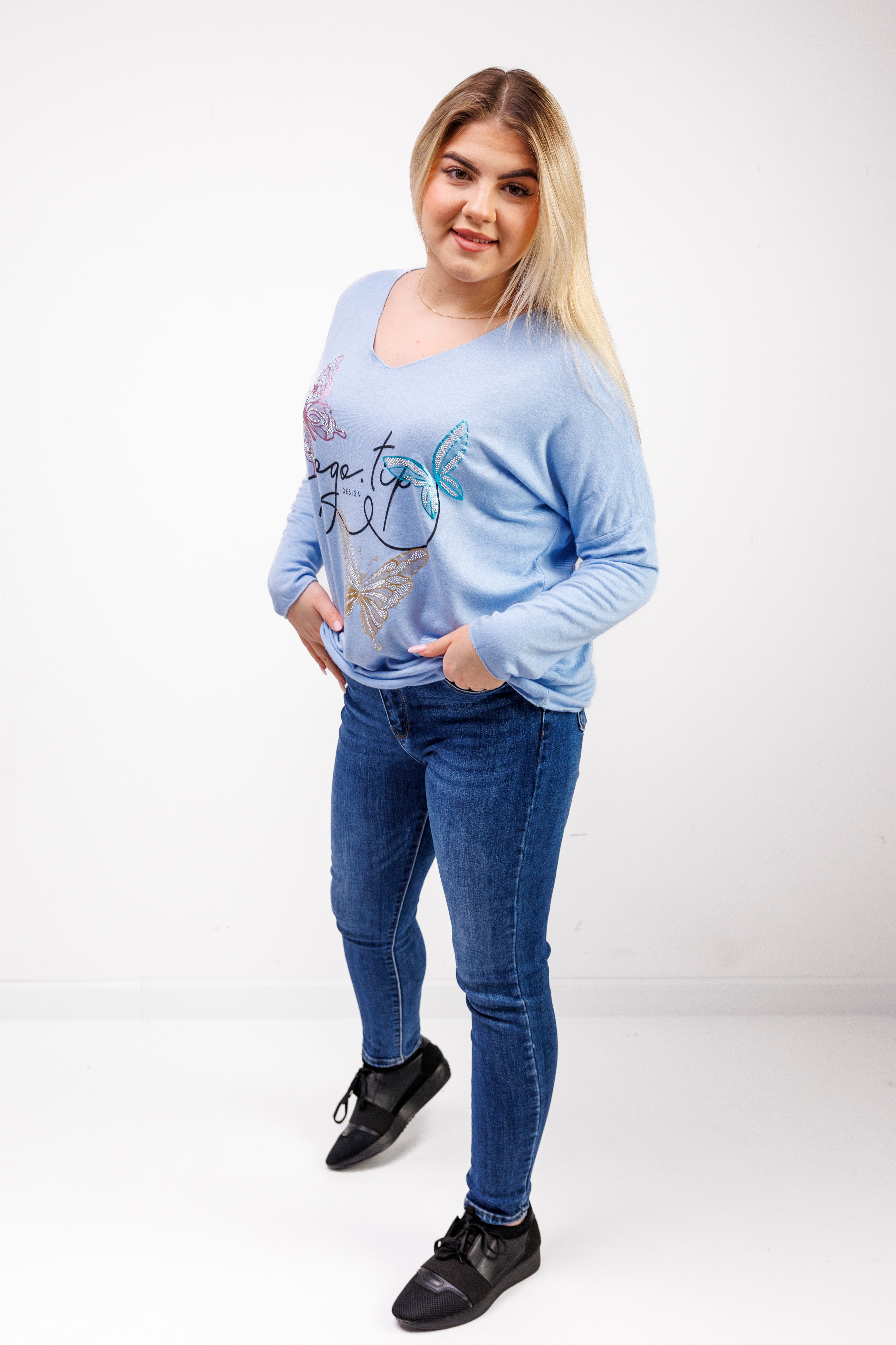 Sweterek z dekoltem V i ozdobnymi motylami Błękit