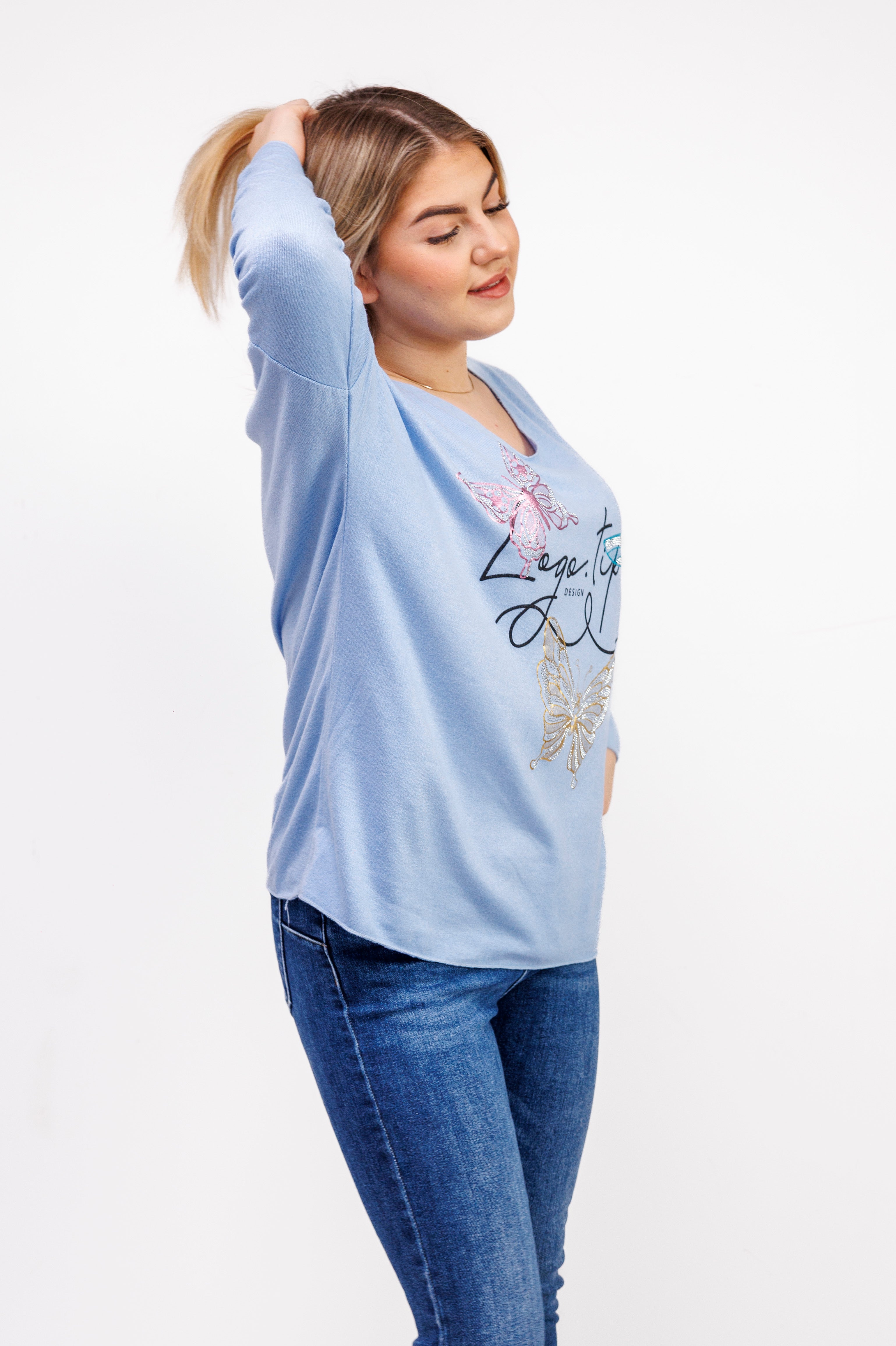 Sweterek z dekoltem V i ozdobnymi motylami Błękit