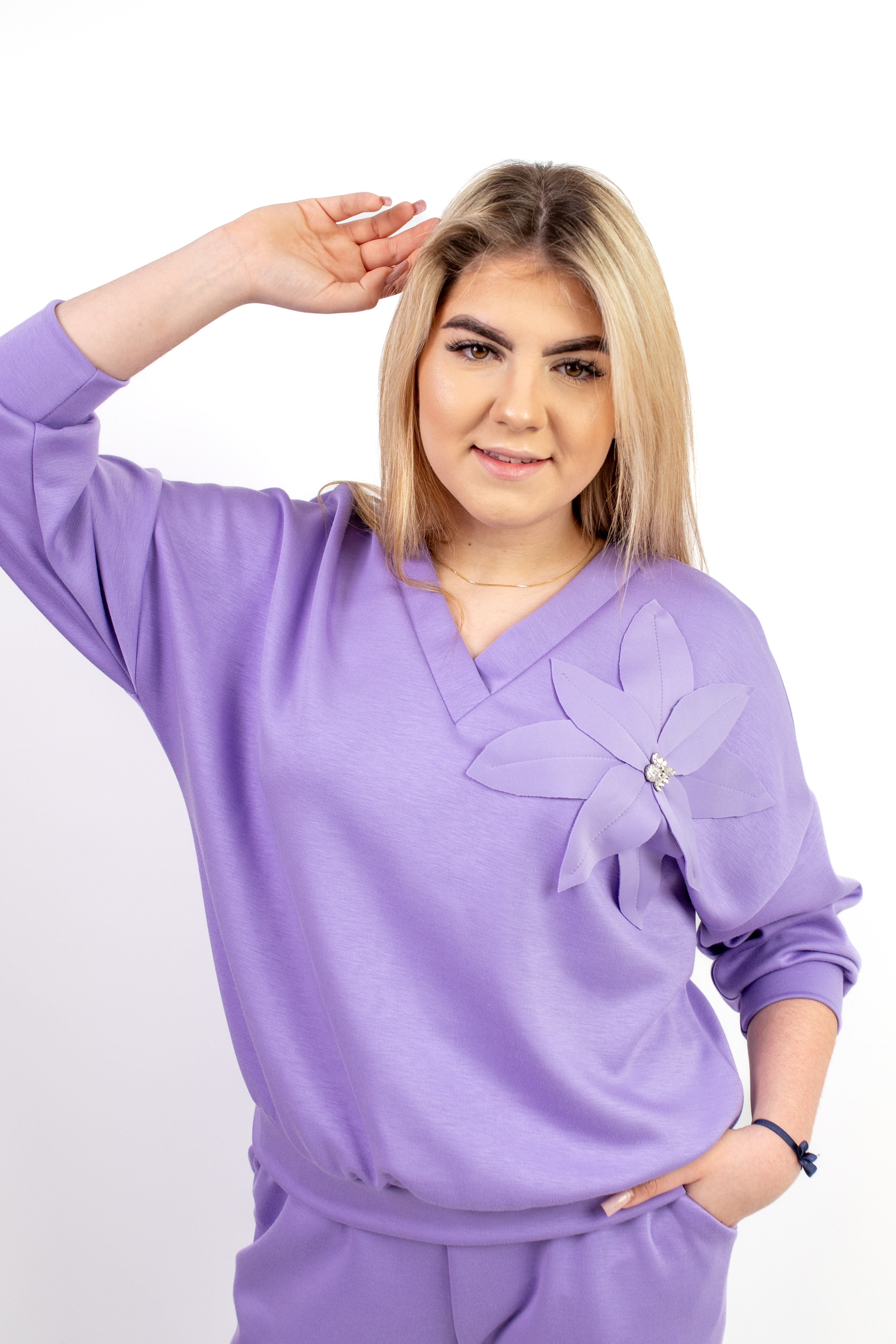 Elegancka bluza z dekoracyjną aplikacją Fiolet