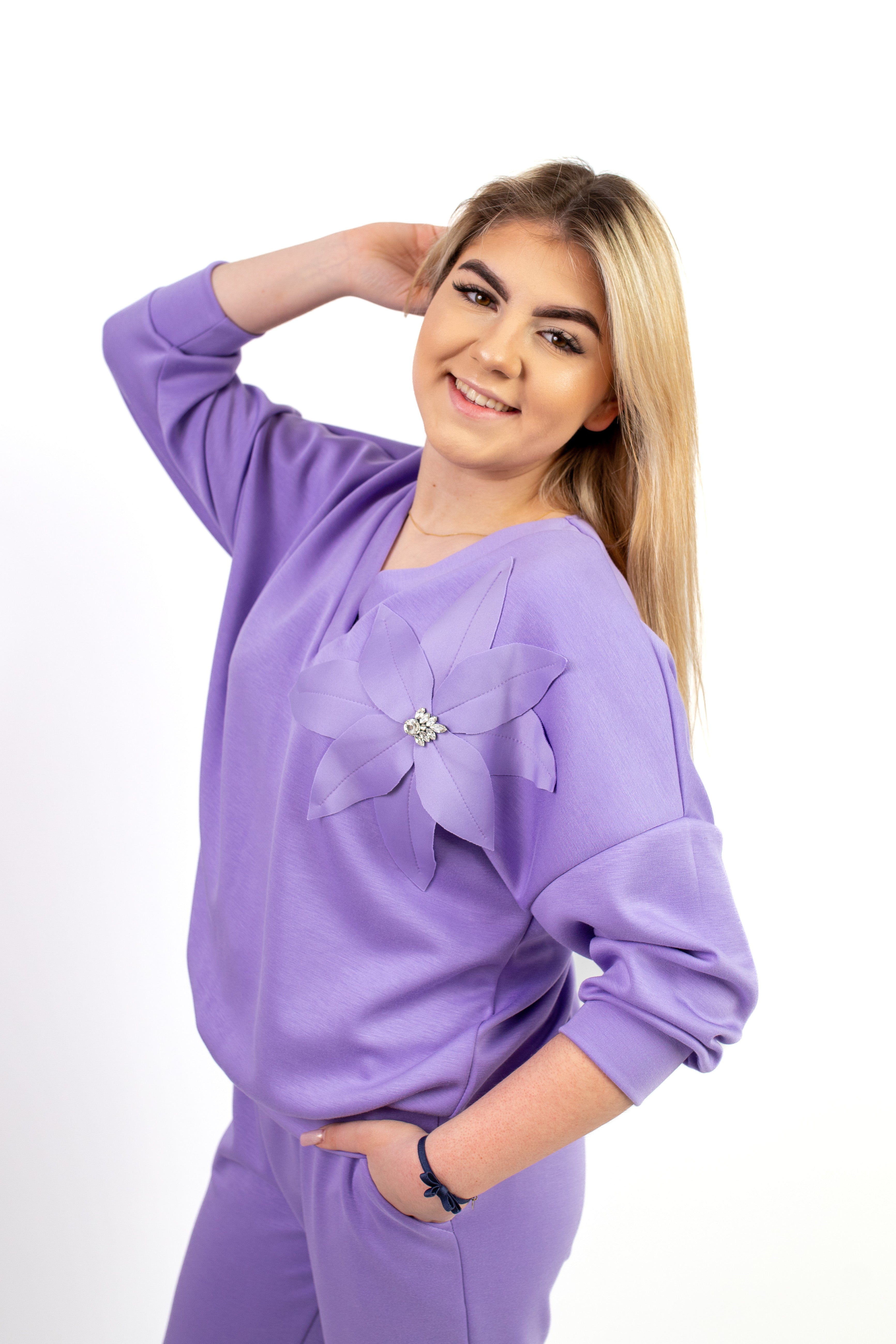 Elegancka bluza z dekoracyjną aplikacją Fiolet