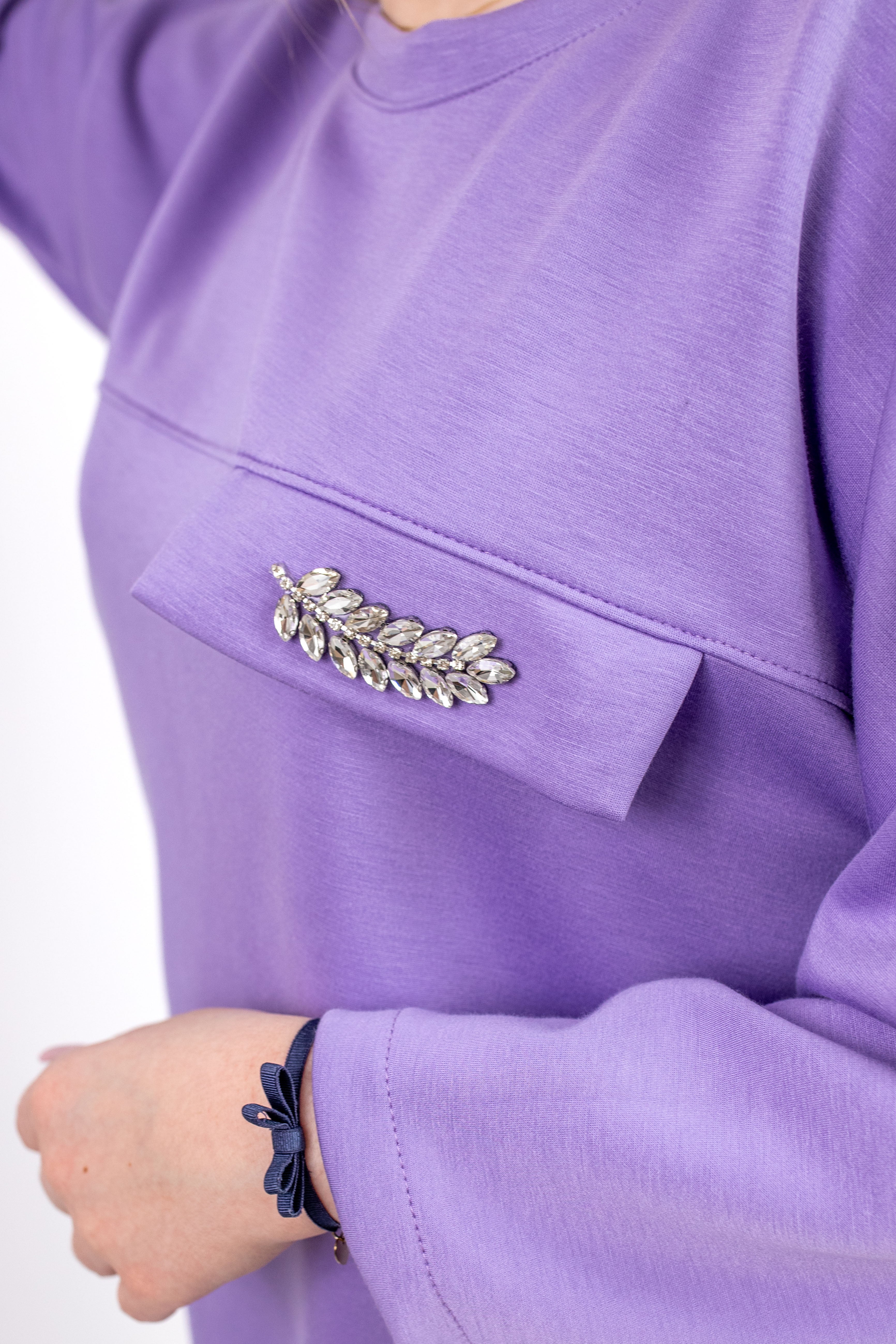 Stylowy komplet dresowy z ozdobnym detalem Fiolet