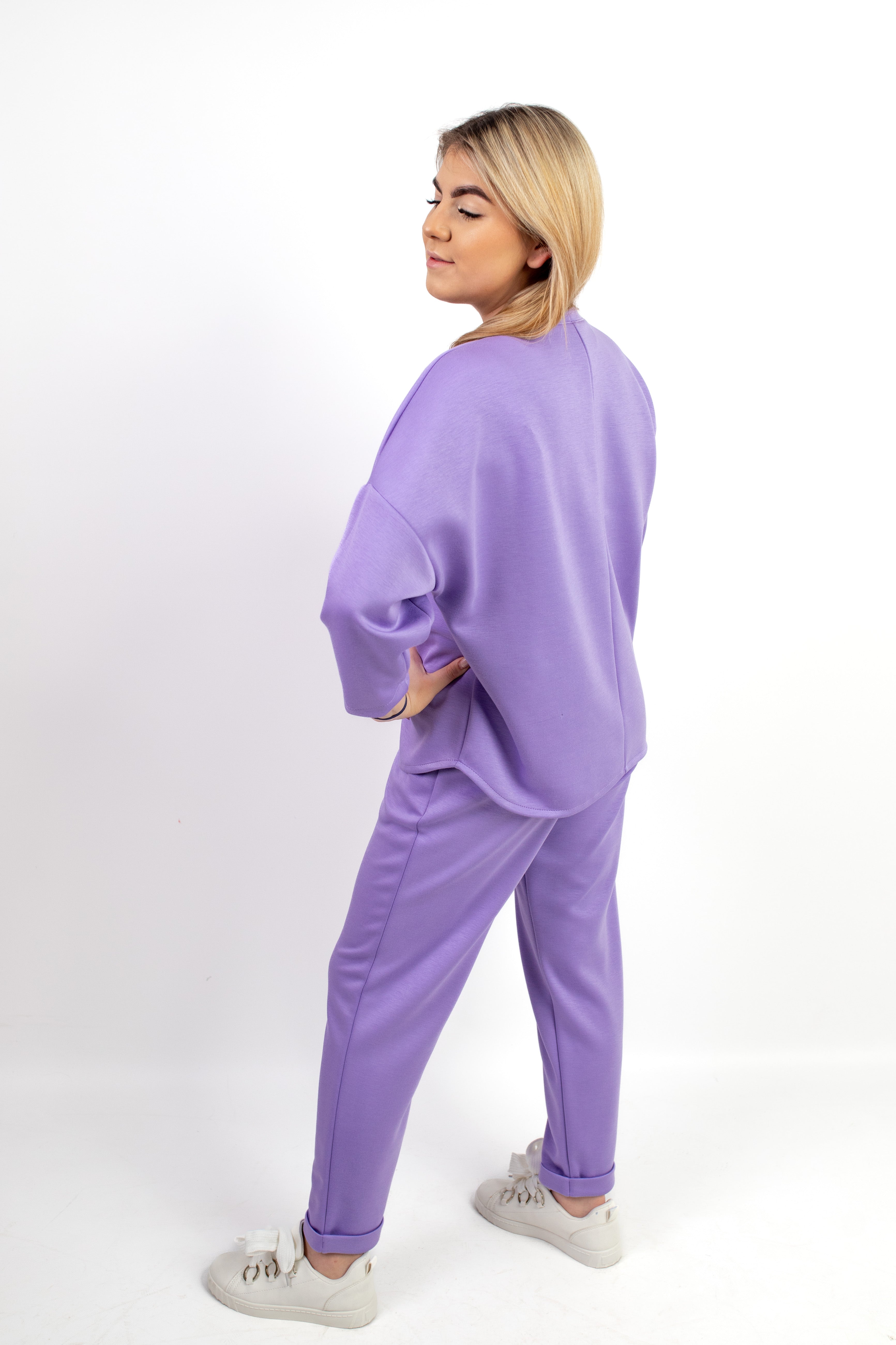 Stylowy komplet dresowy z ozdobnym detalem Fiolet