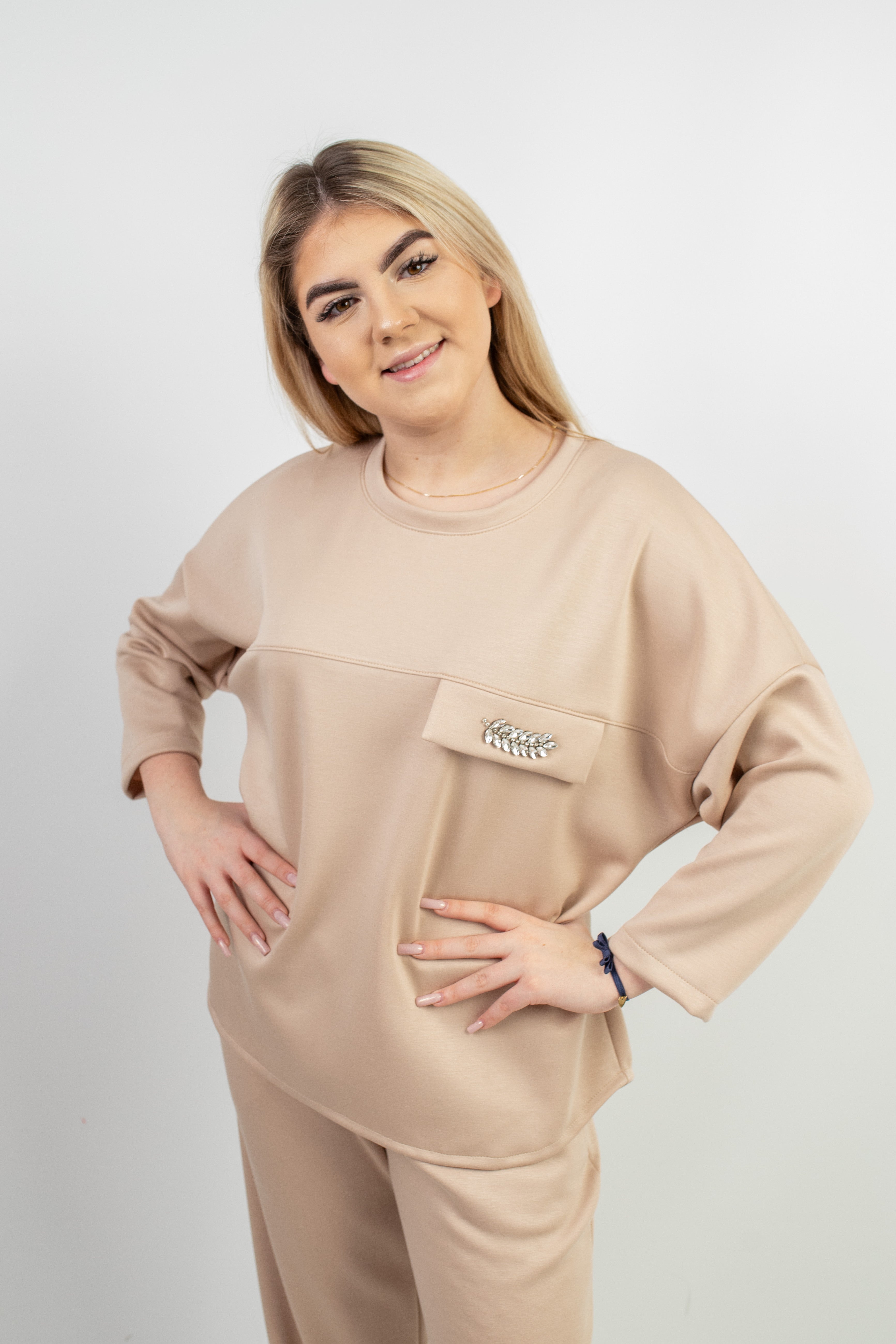 Kobieca bluza z ozdobnym detalem Beż