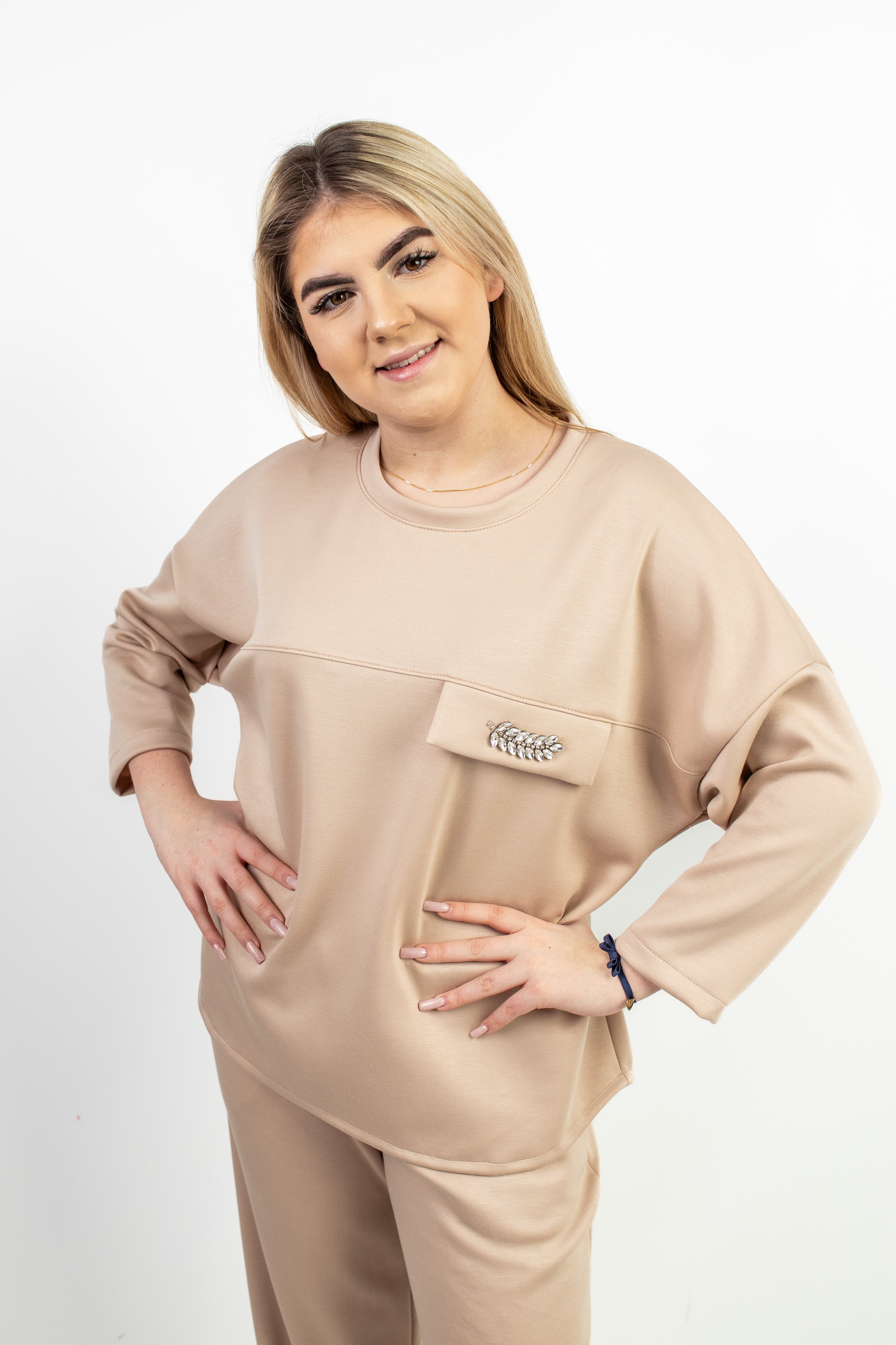 Kobieca bluza z ozdobnym detalem Beż