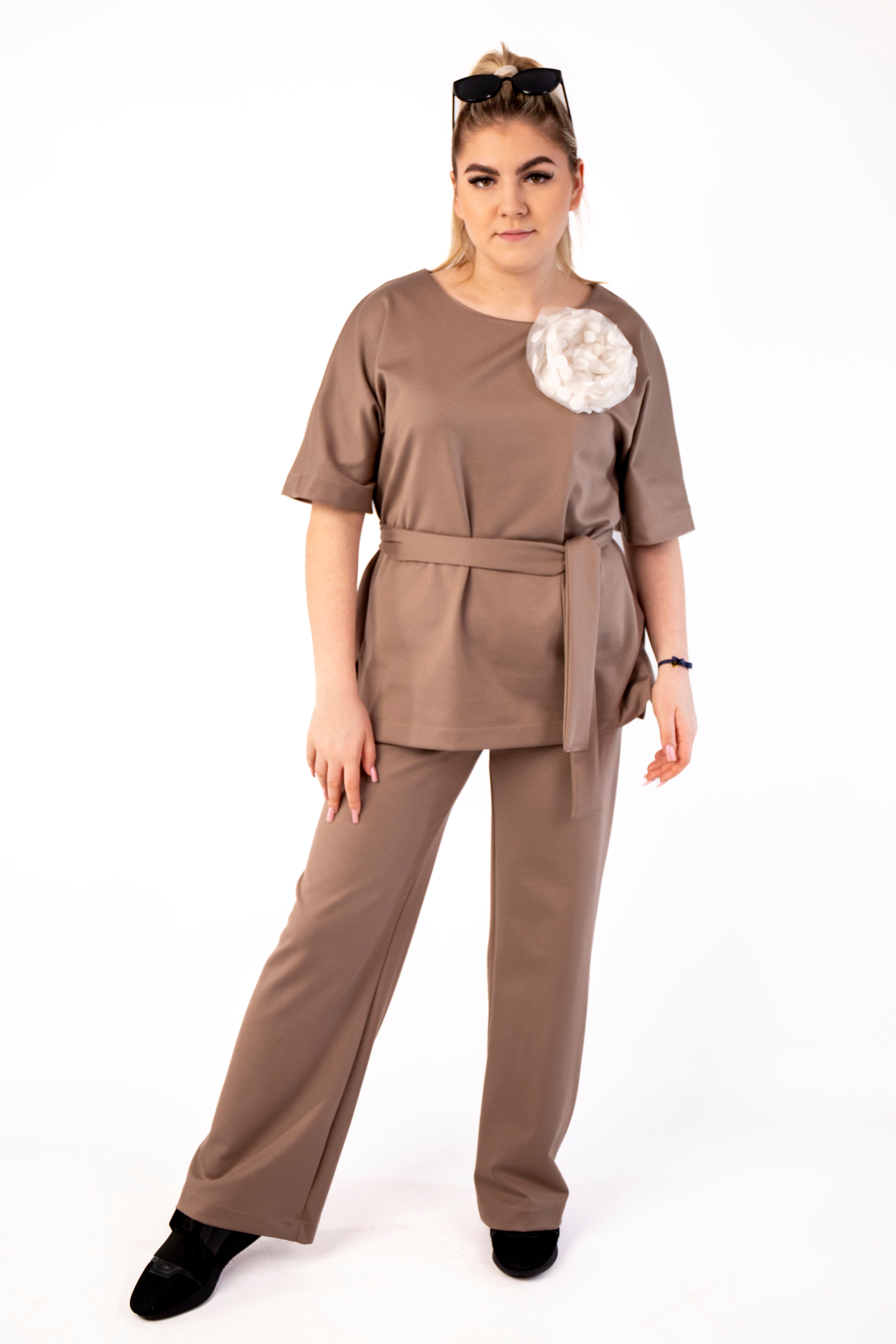 Eleganckie komplet damski z różą Cappucino