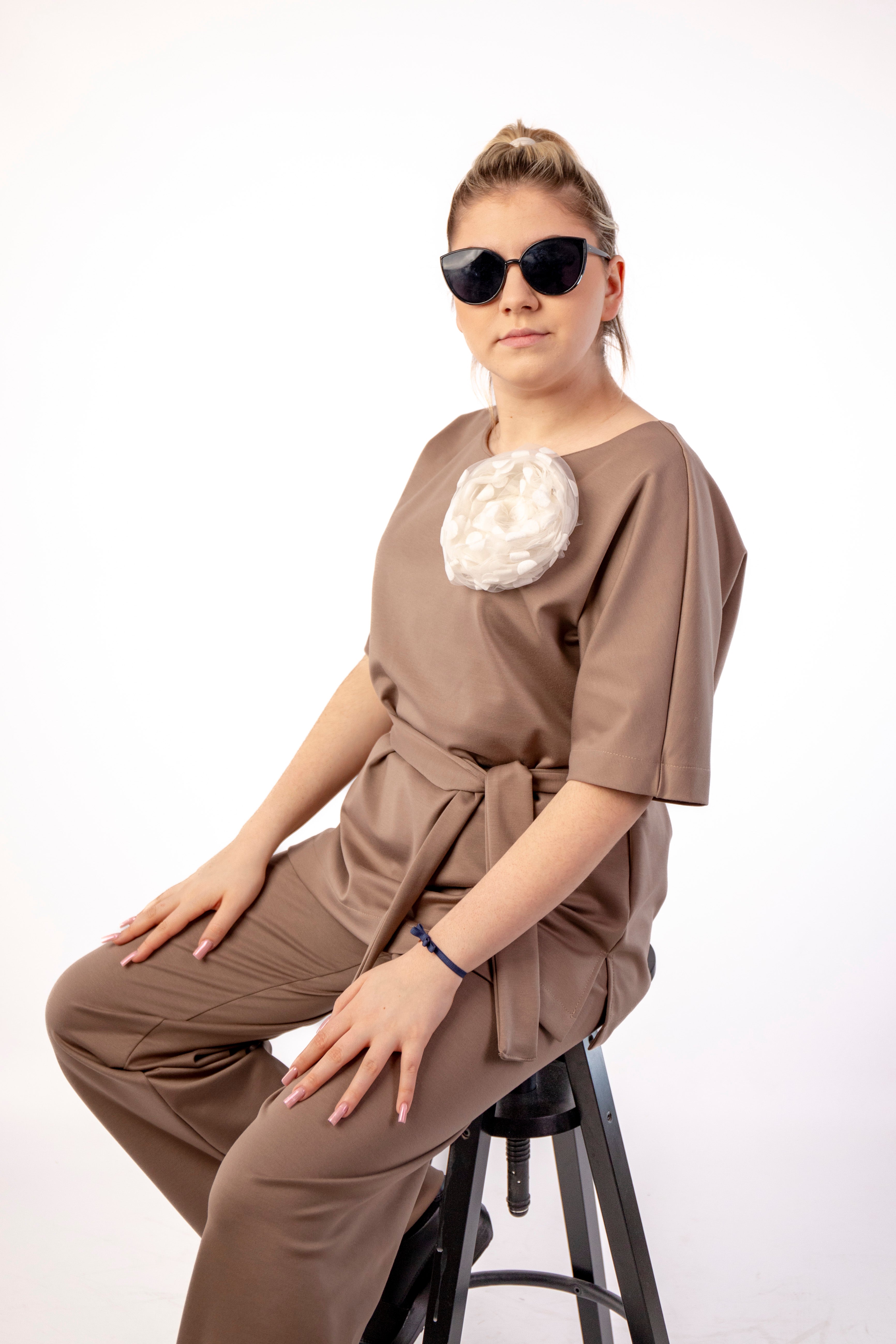 Eleganckie komplet damski z różą Cappucino