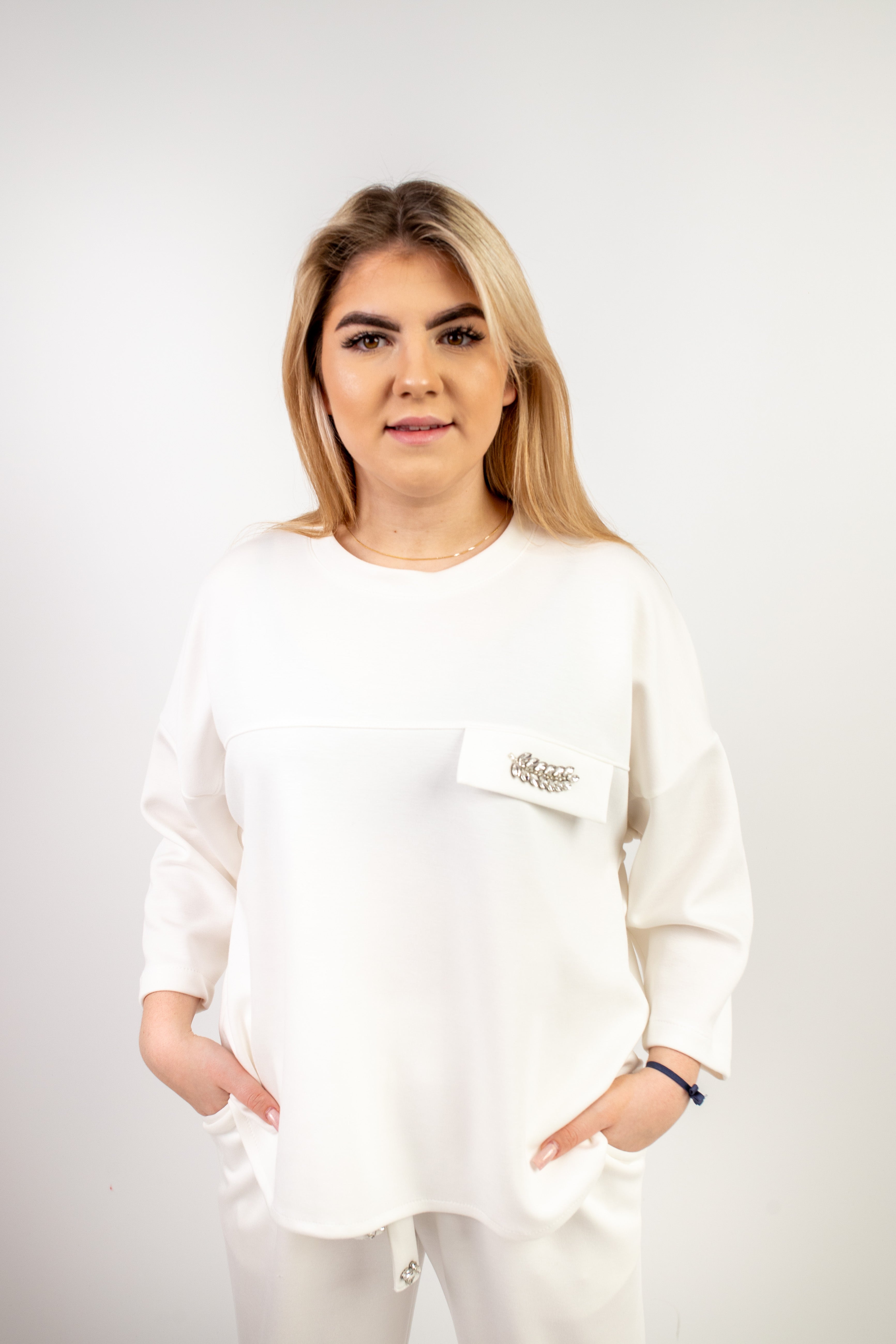 Kobieca bluza z ozdobnym detalem Krem