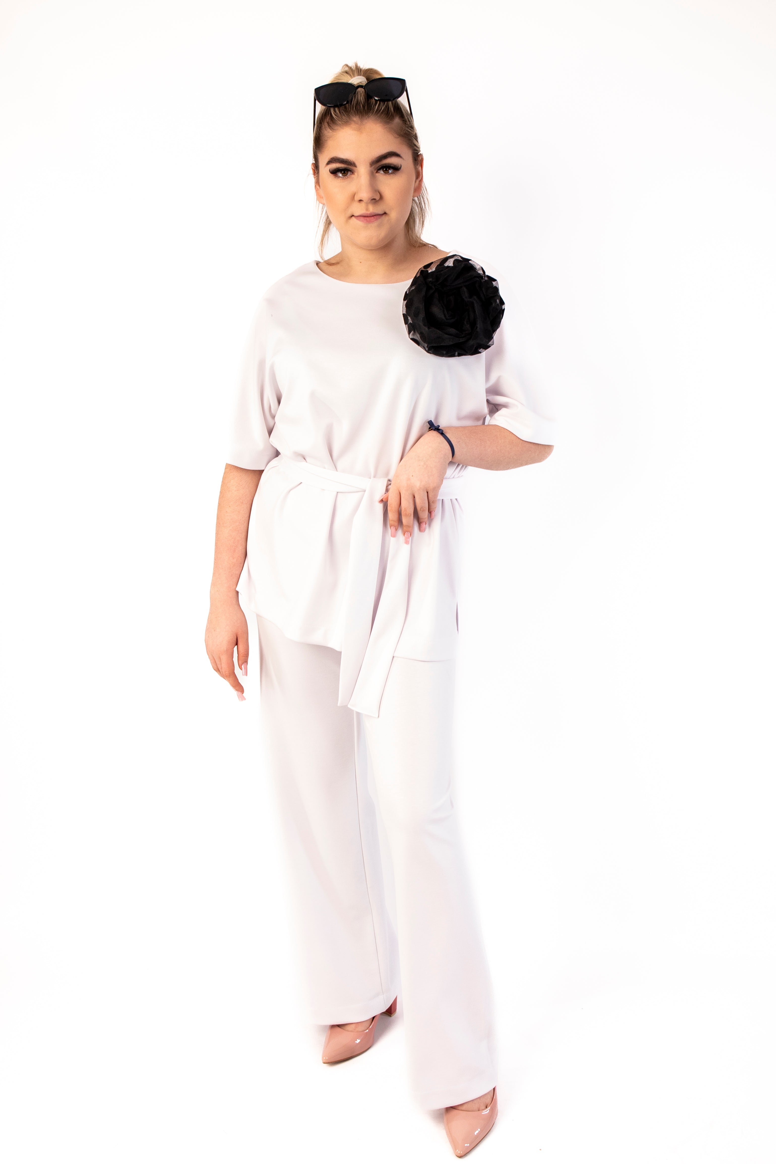 Eleganckie komplet damski z różą Krem