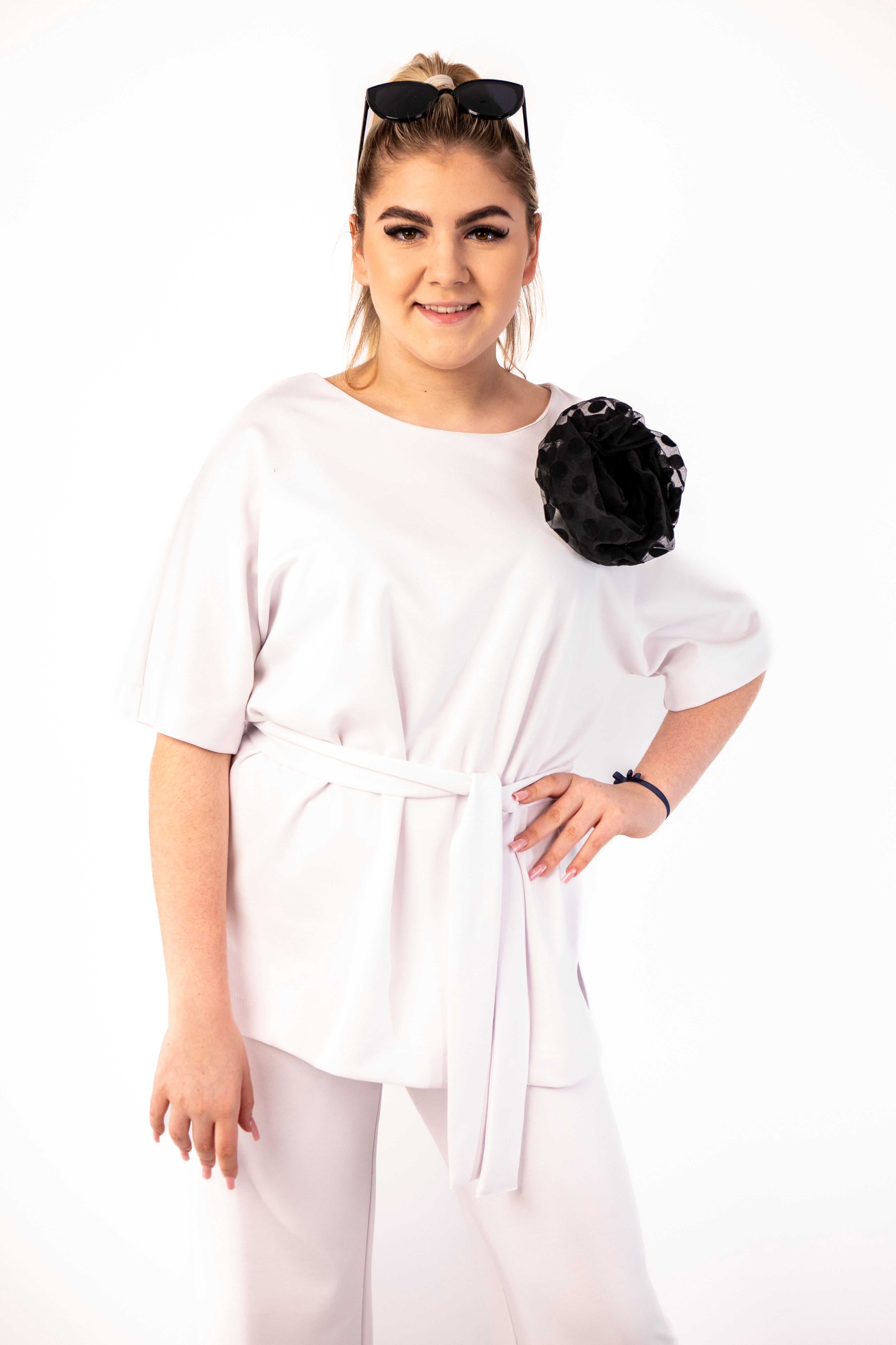 Eleganckie komplet damski z różą Krem