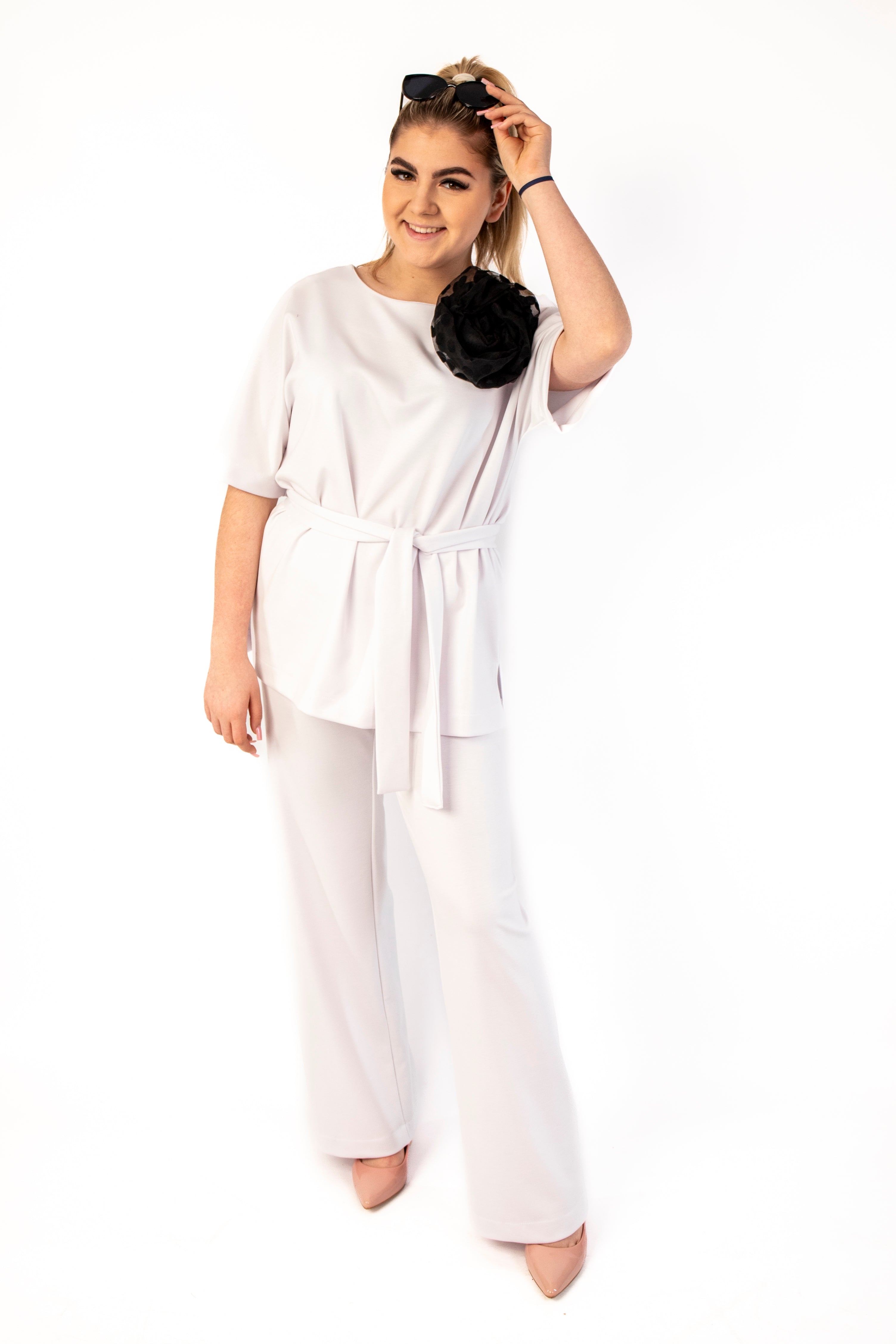 Eleganckie komplet damski z różą Krem