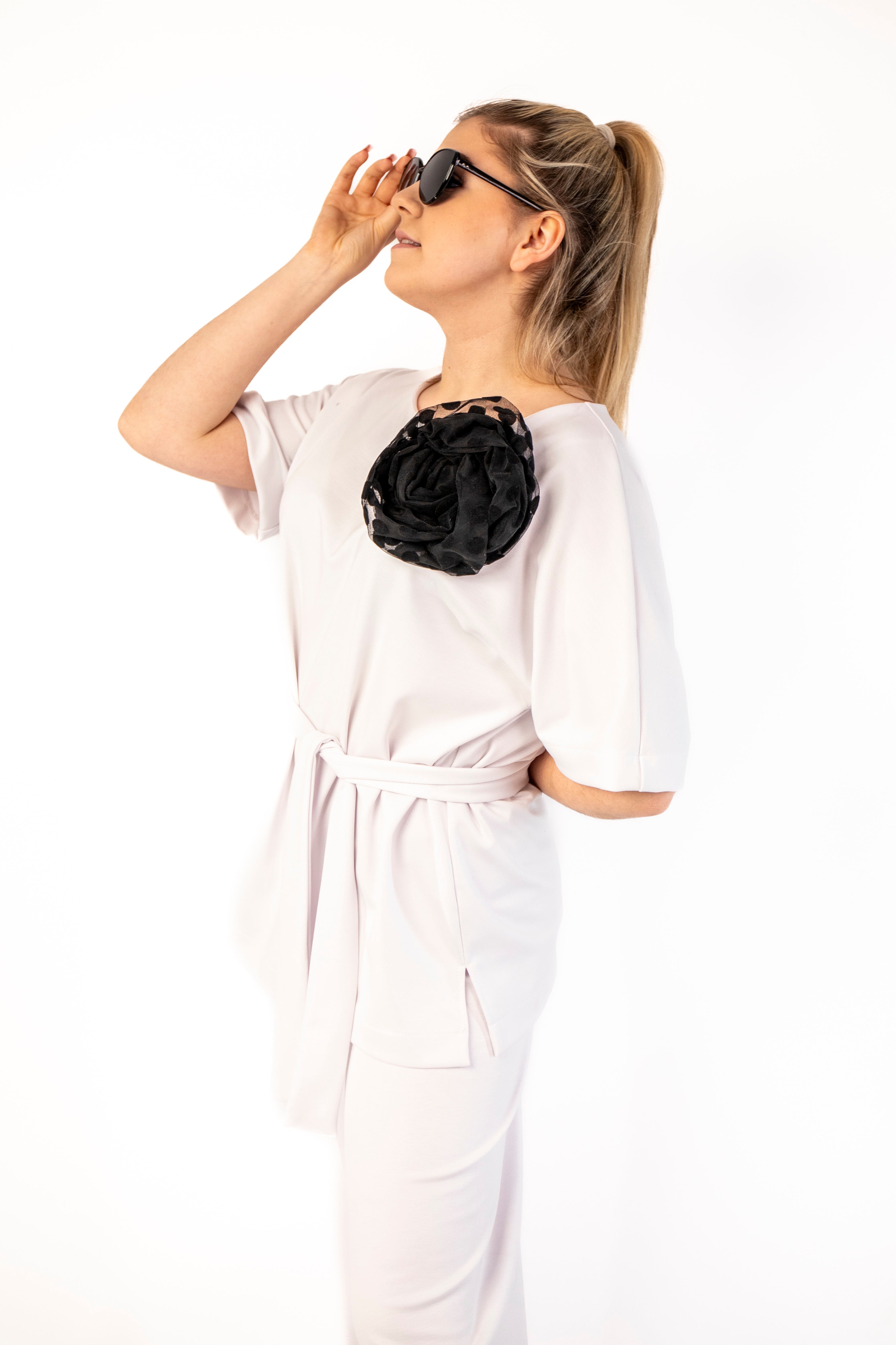 Eleganckie komplet damski z różą Krem
