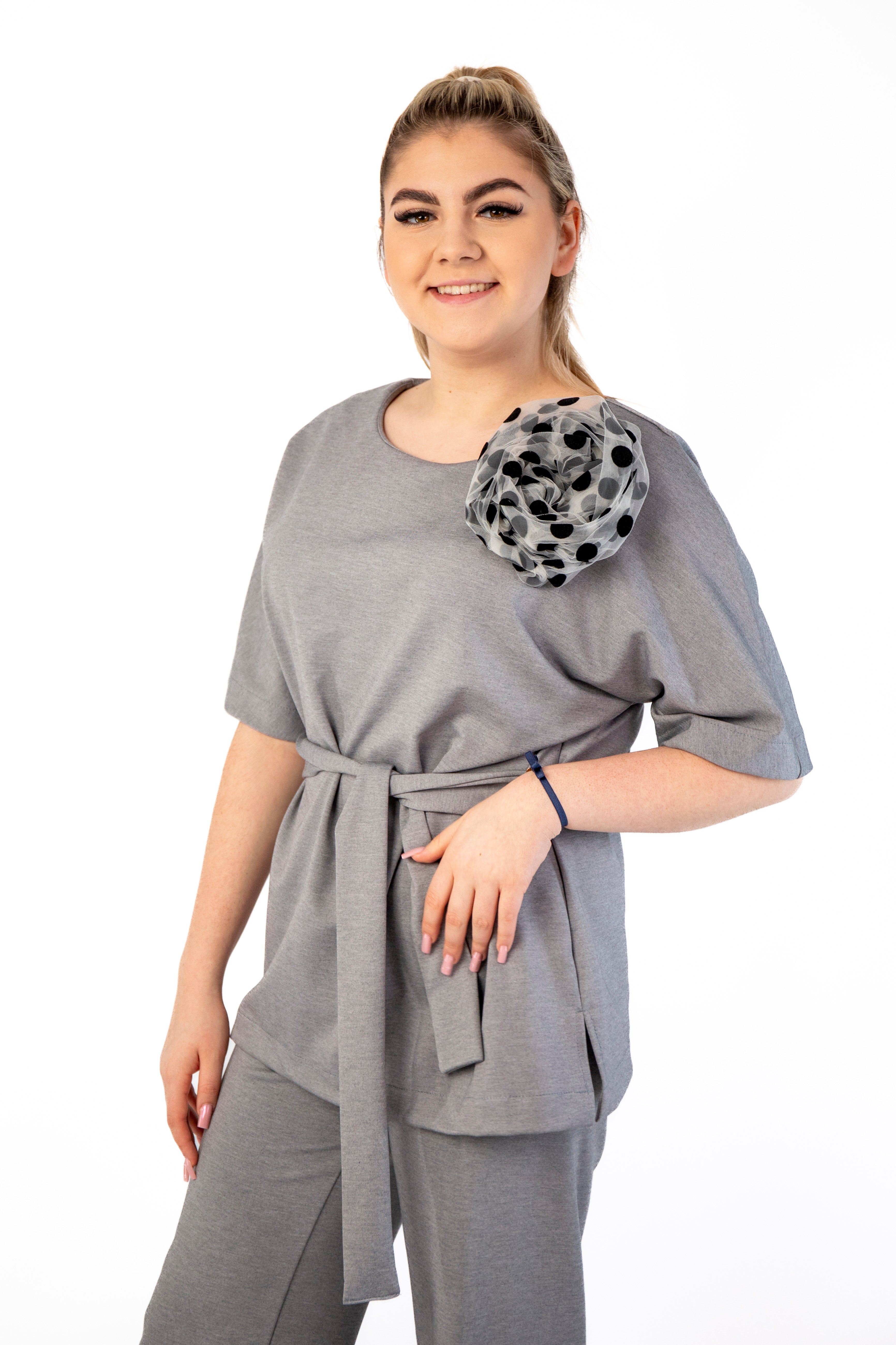 Eleganckie komplet damski z różą Popiel